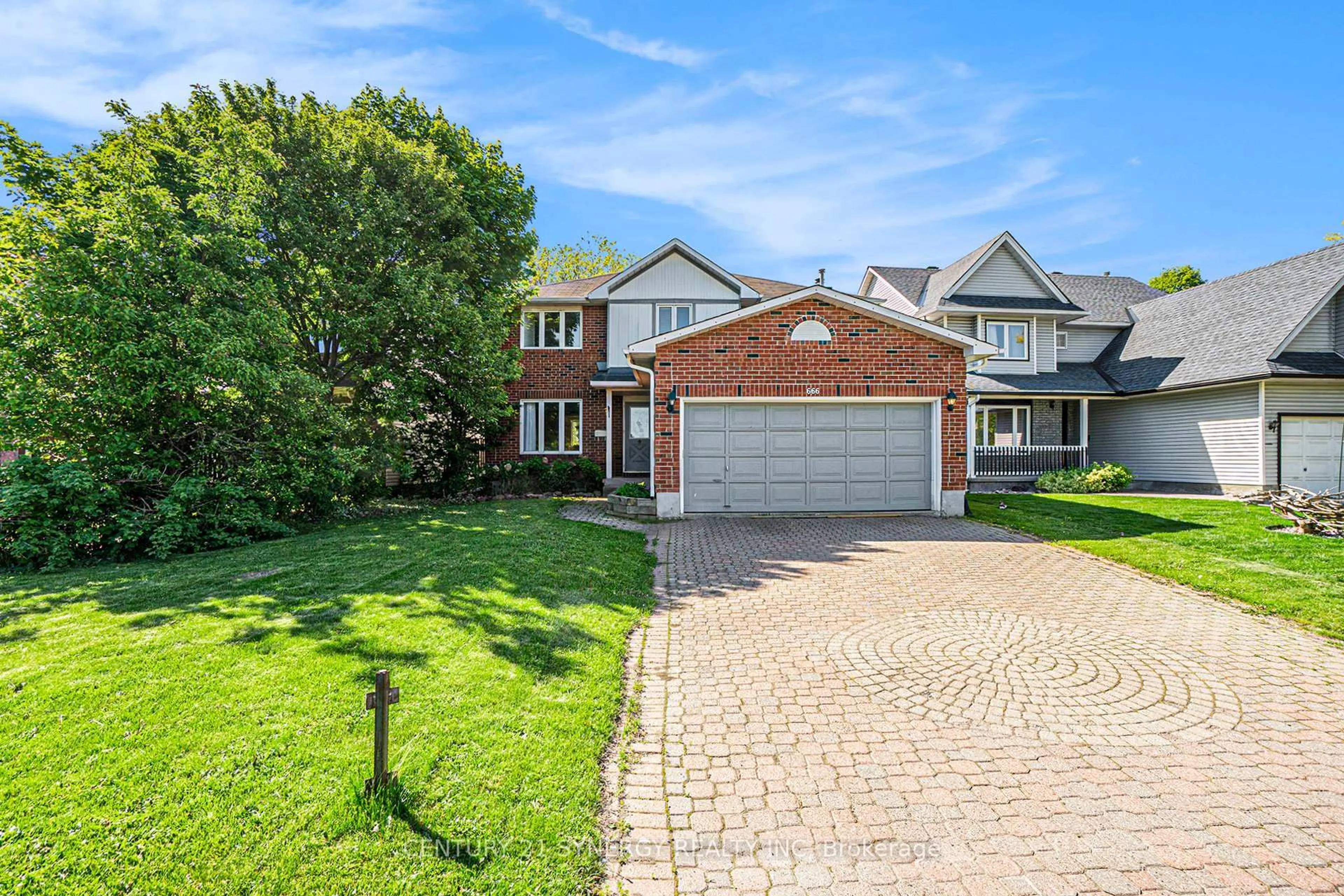 A pic from outside/outdoor area/front of a property/back of a property/a pic from drone, street for 666 Mathieu Way, Ottawa Ontario K4A 2R4