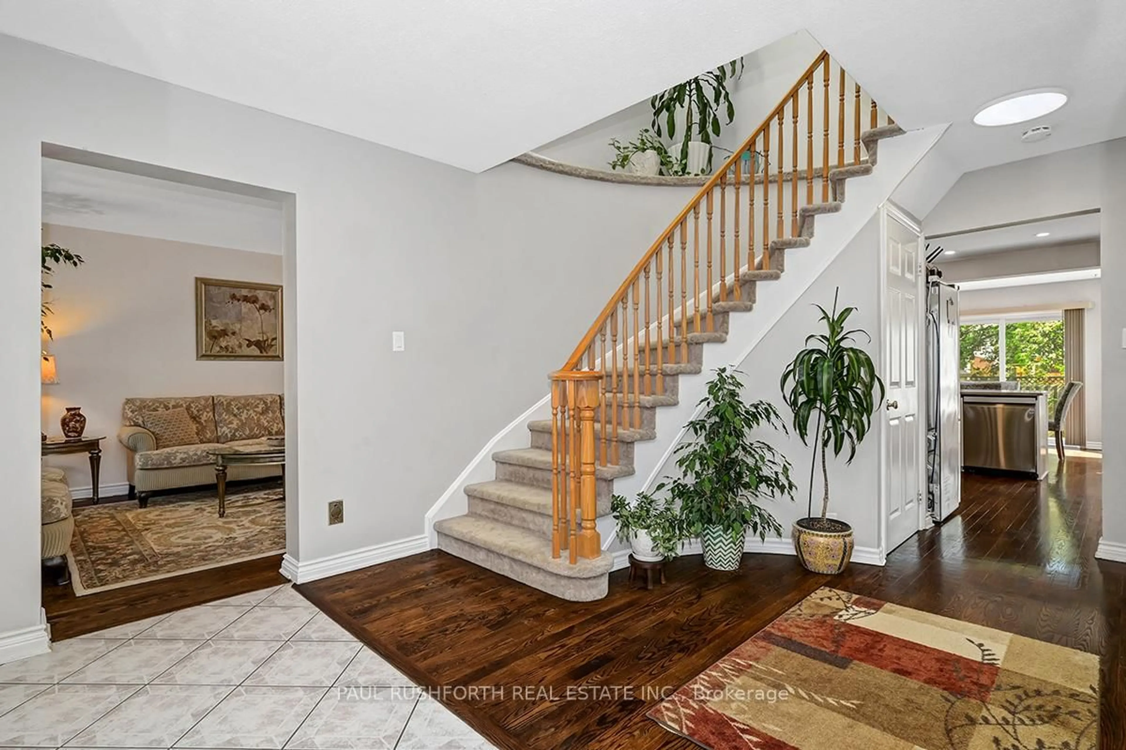 Indoor entryway for 76 Chickasaw Cres, Kanata Ontario K2M 1M7