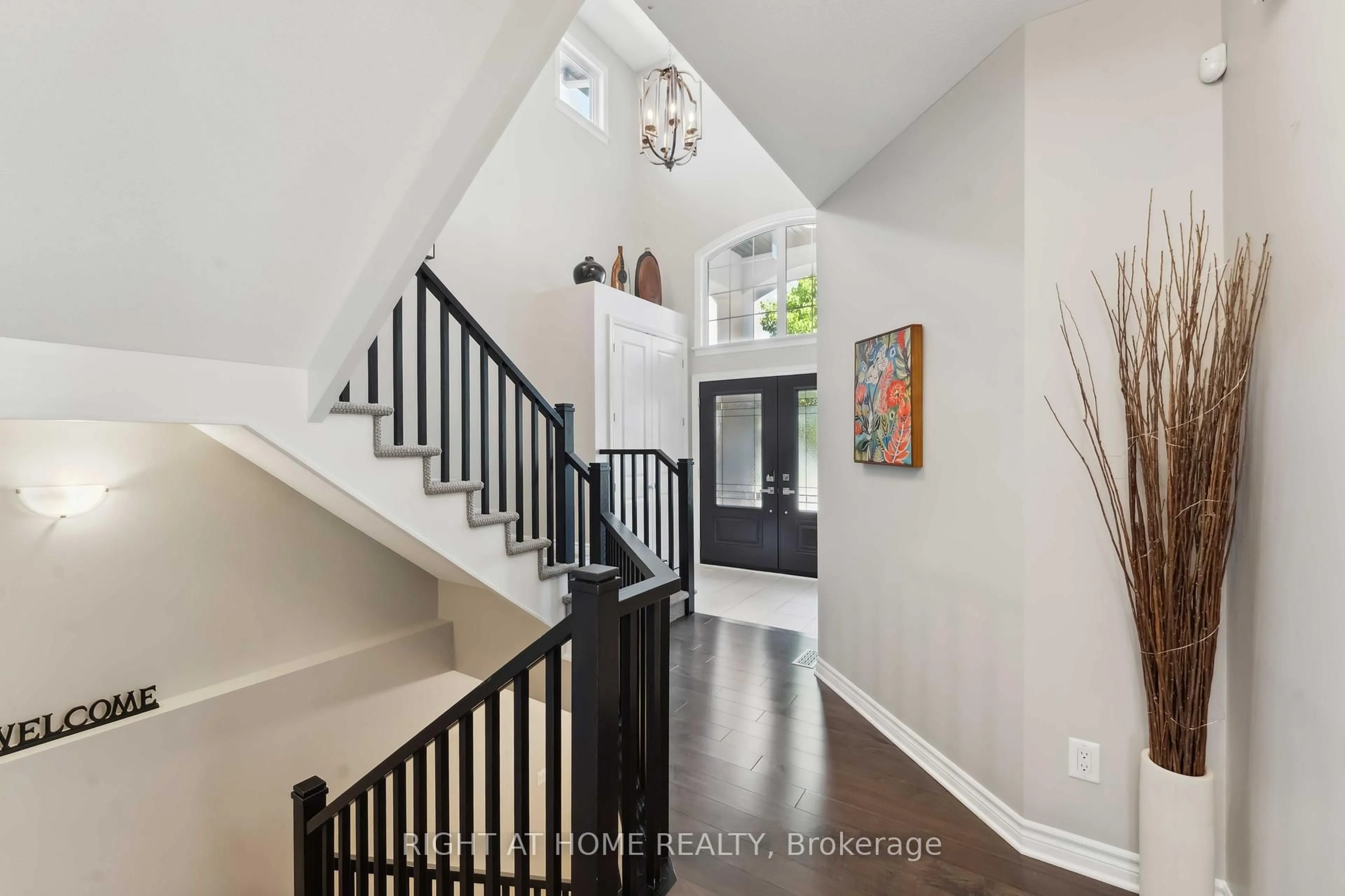 Indoor entryway for 202 Balikun Hts, Stittsville Ontario K2V 0A6