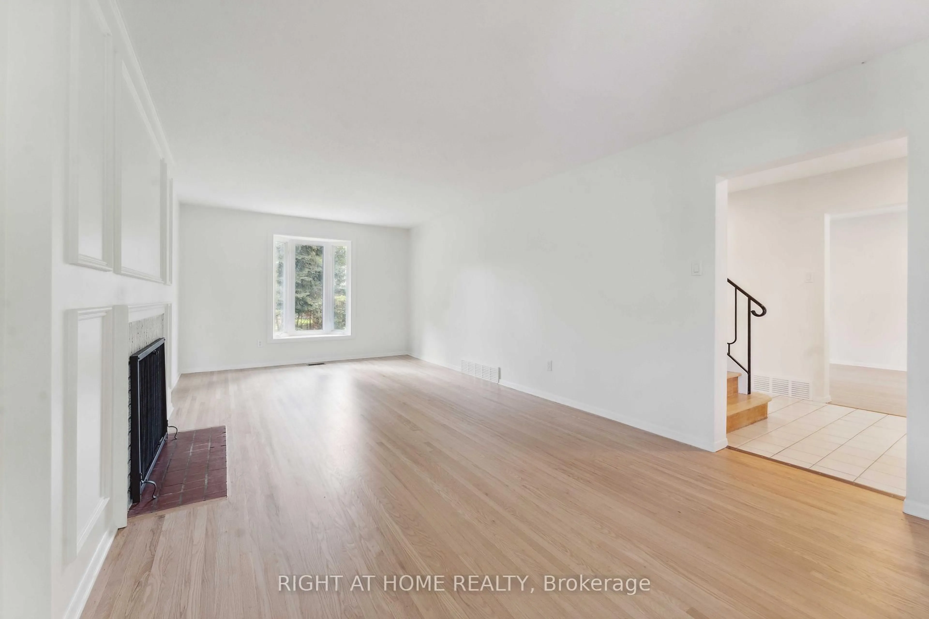 A pic of a room for 788 Eastvale Dr, Ottawa Ontario K1J 7A1