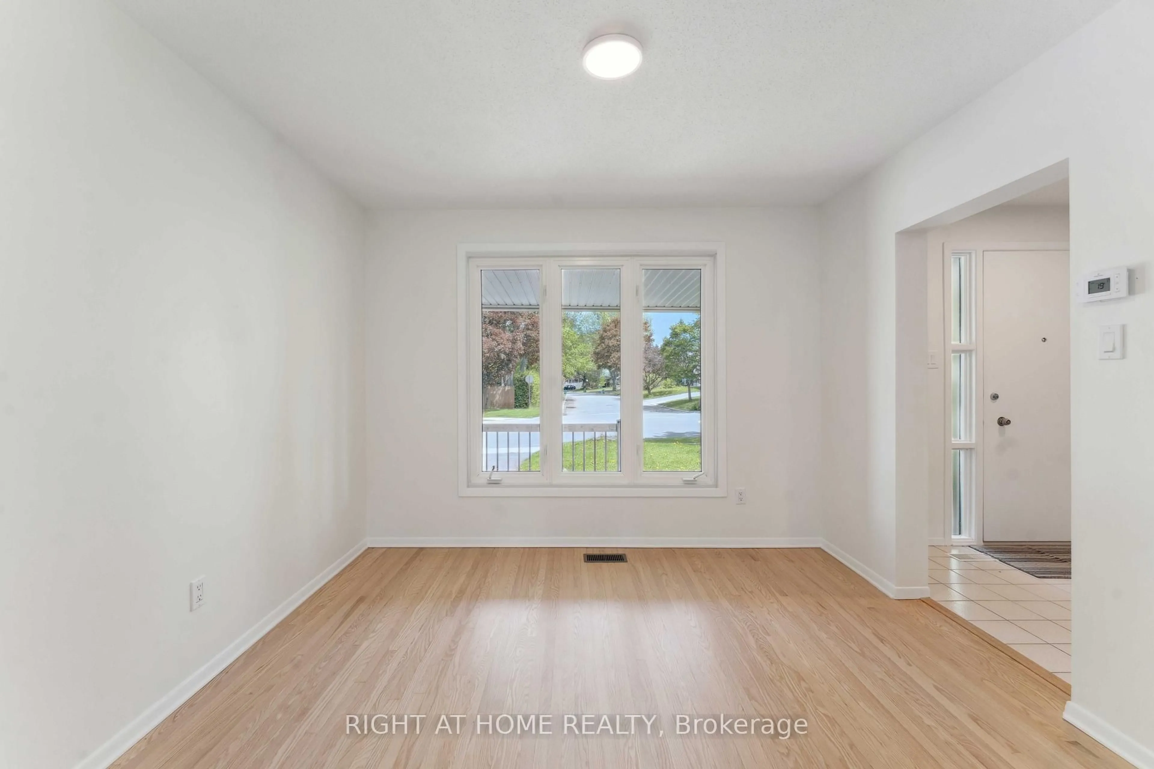 A pic of a room for 788 Eastvale Dr, Ottawa Ontario K1J 7A1