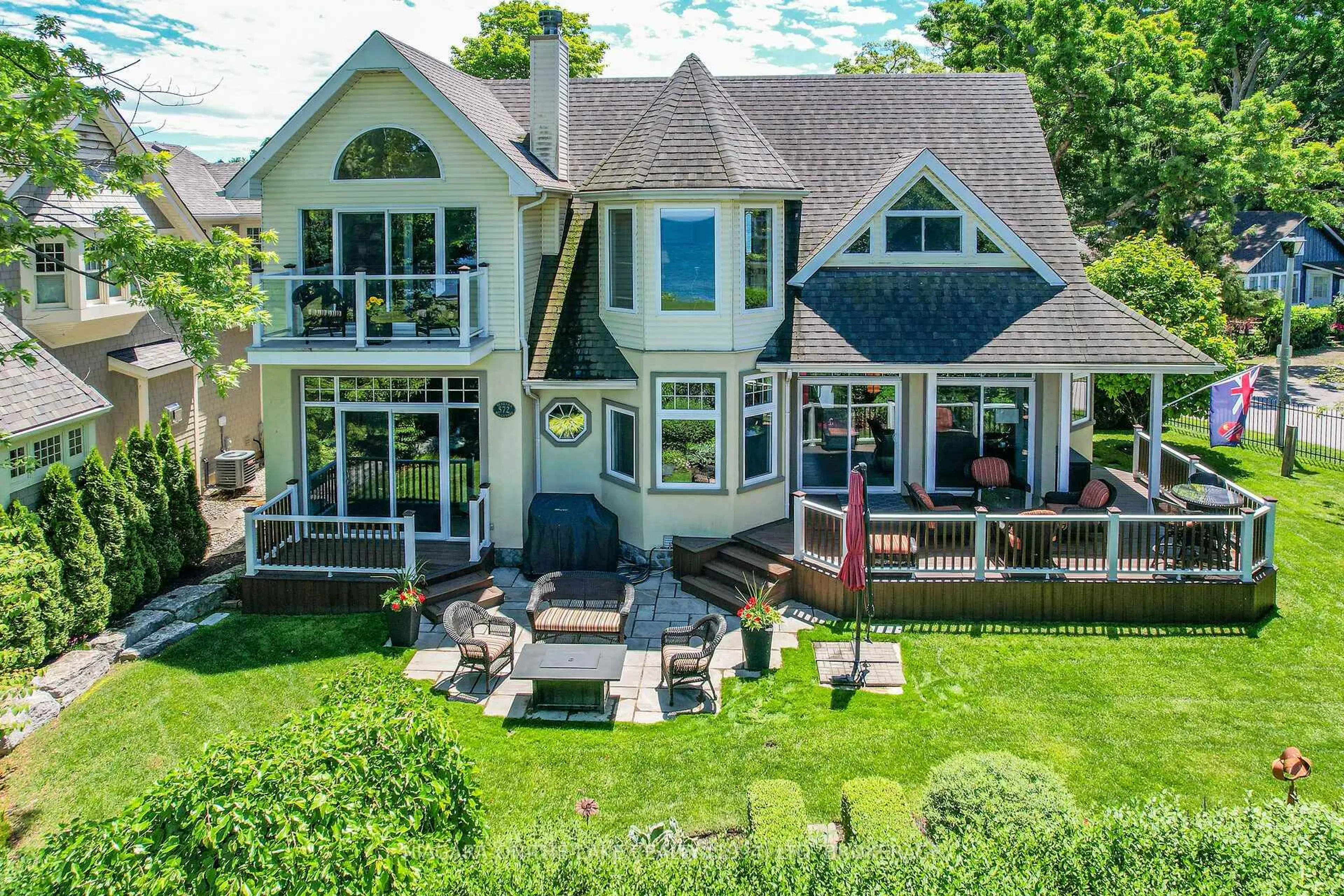 A pic from outside/outdoor area/front of a property/back of a property/a pic from drone, water/lake/river/ocean view for 572 Niagara Blvd, Niagara-on-the-Lake Ontario L0S 1J0