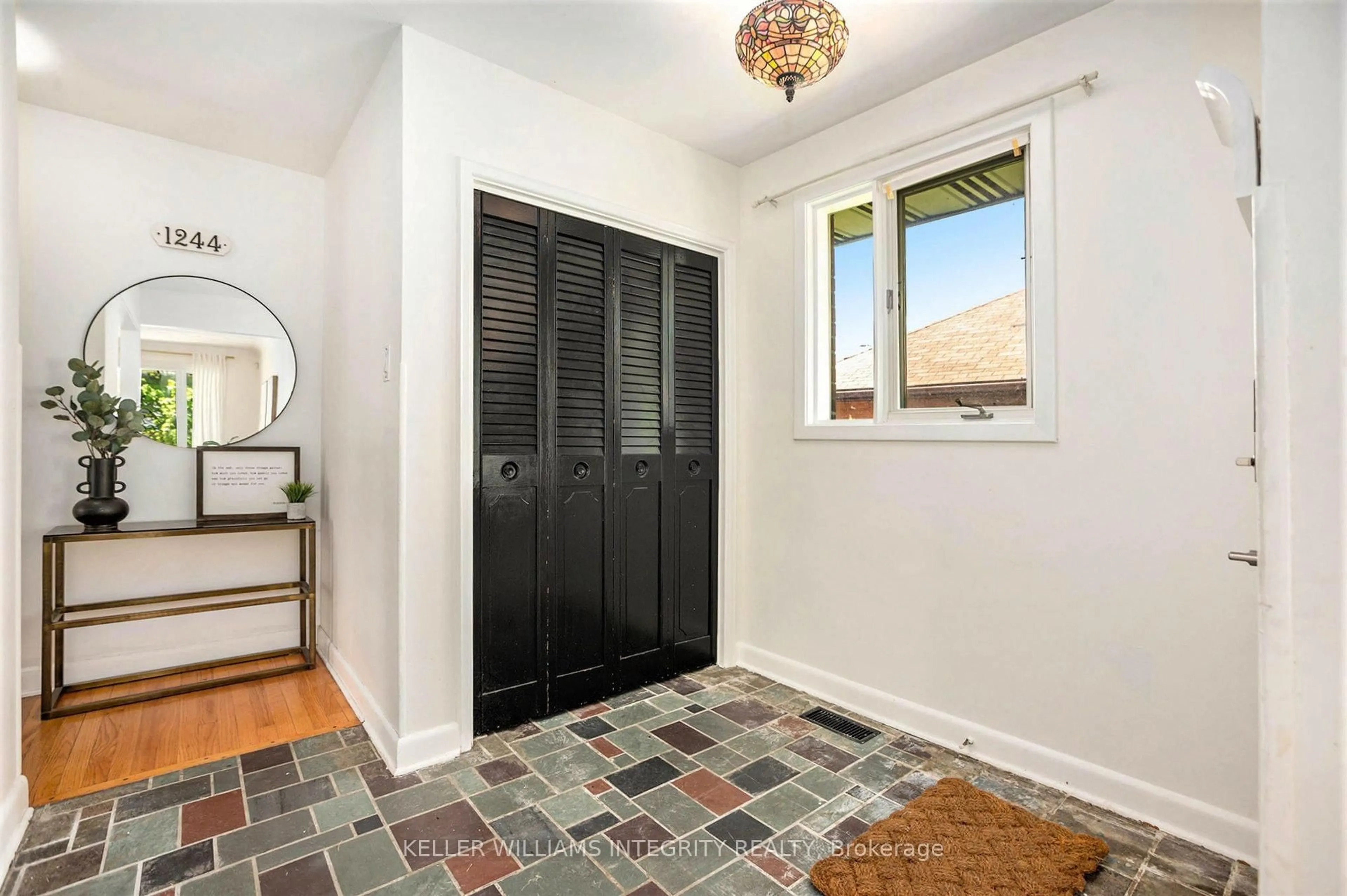 Indoor entryway for 1244 Tara Dr, Ottawa Ontario K2C 2H5
