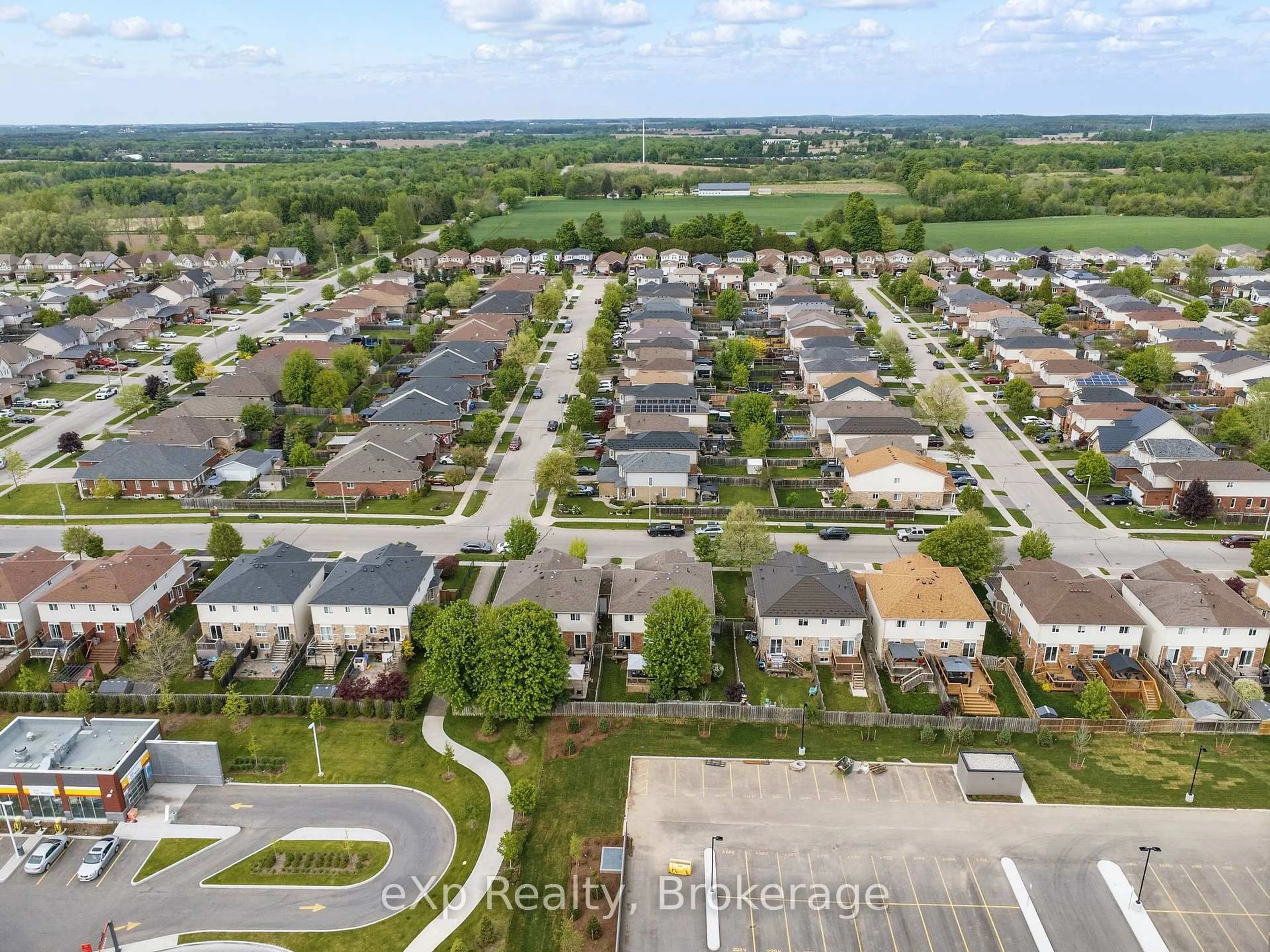 A pic from outside/outdoor area/front of a property/back of a property/a pic from drone, street for 216 Severn Dr, Guelph Ontario N1E 0C7