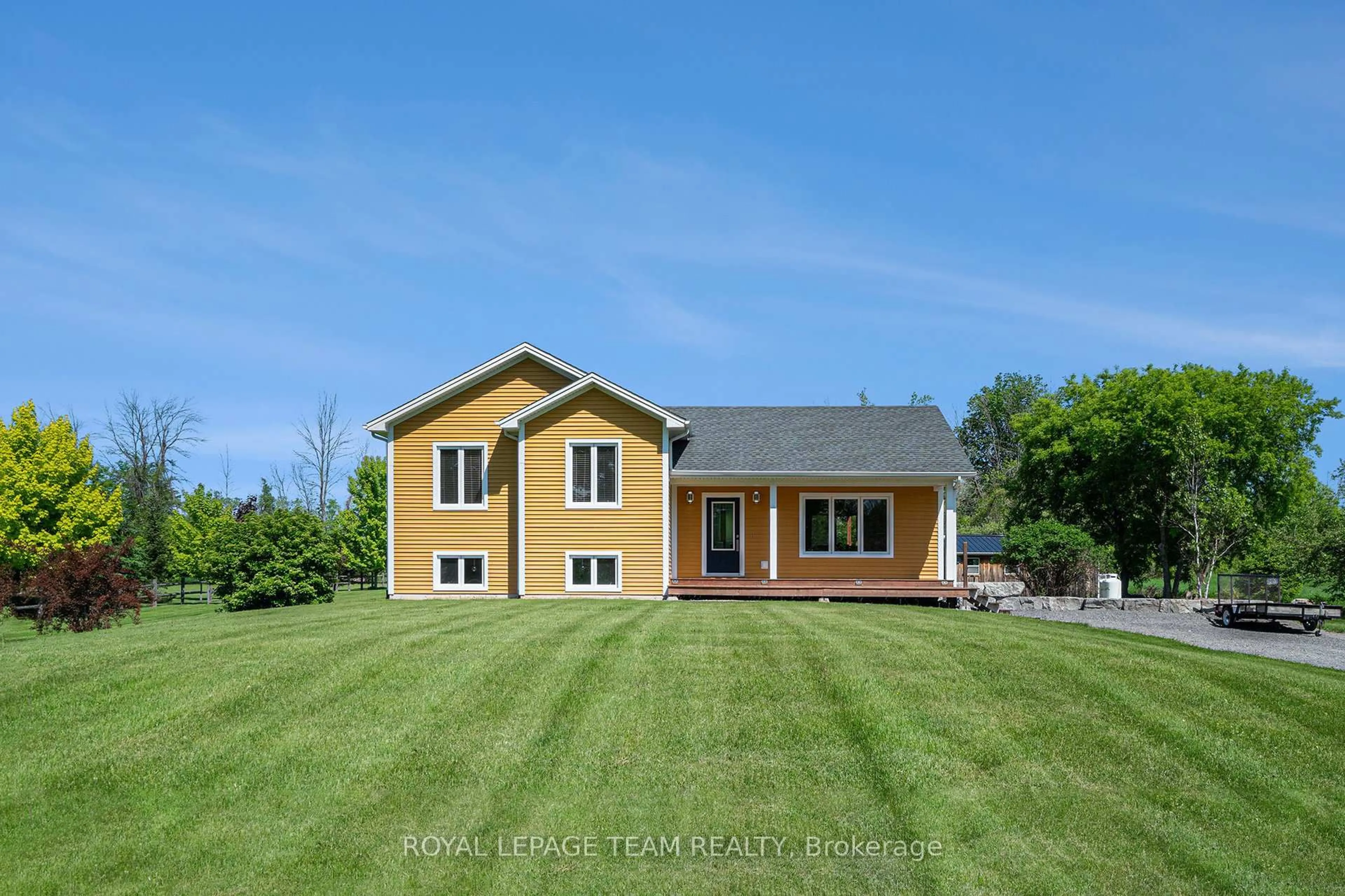 Home with vinyl exterior material, unknown for 207 Bennett Rd, North Grenville Ontario K0G 1J0
