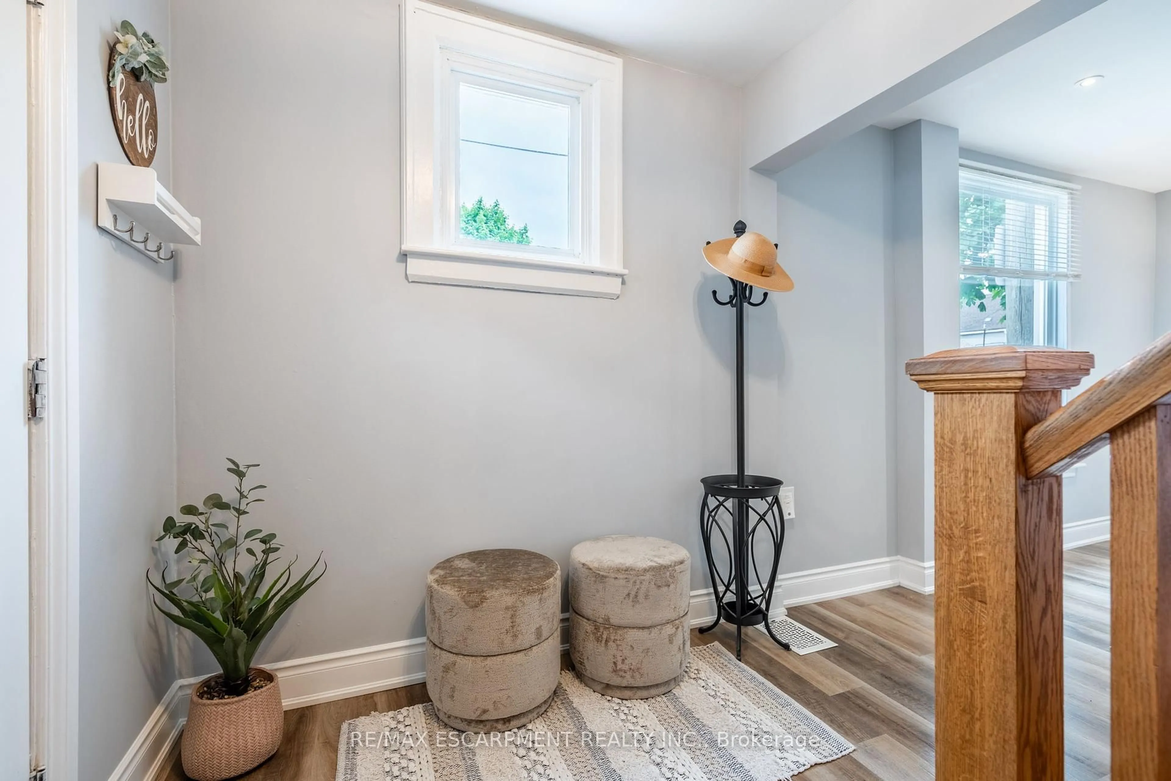 Indoor entryway for 44 Fairview Ave, Hamilton Ontario L8L 7B6