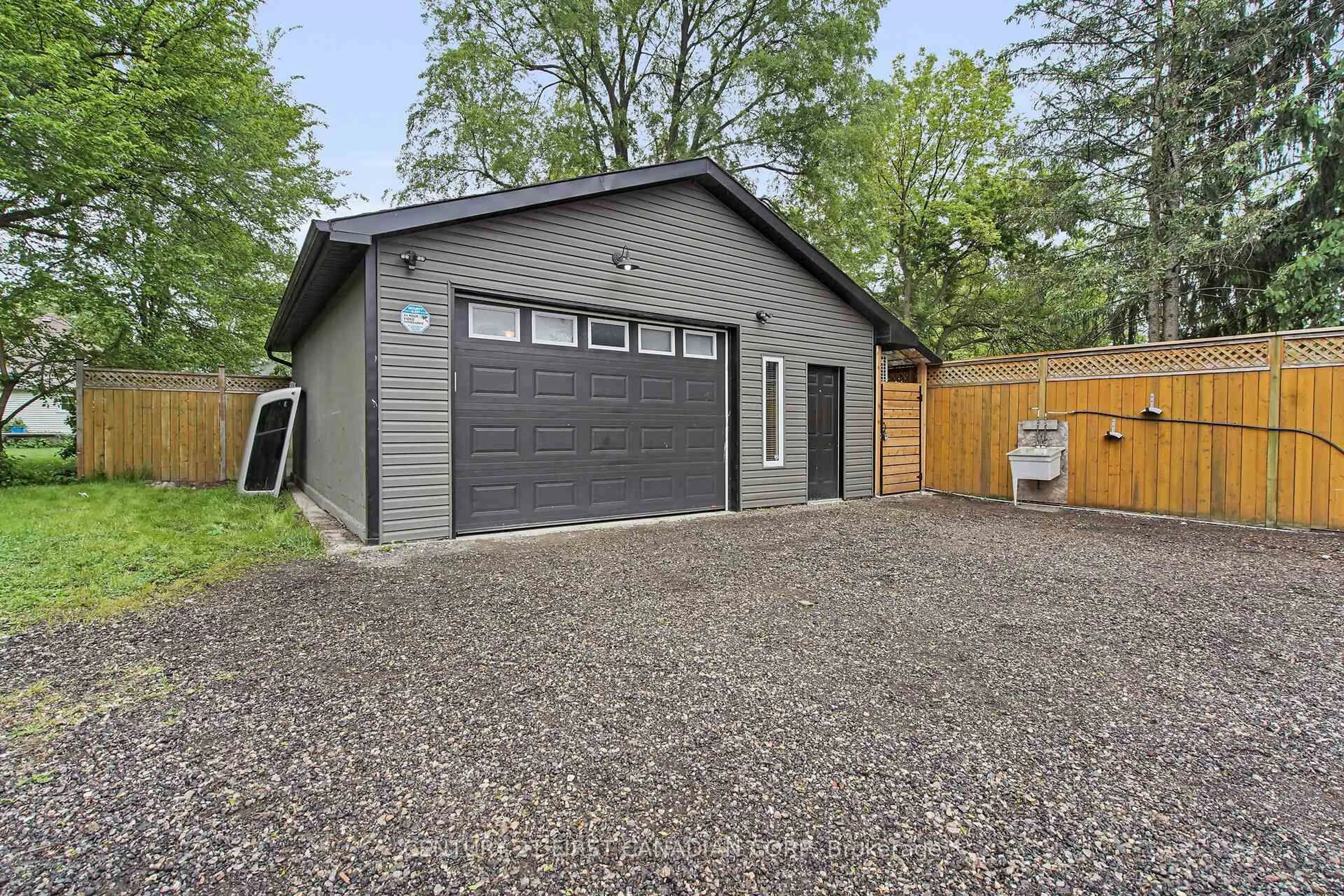 Indoor garage for 128 Adelaide St, London East Ontario N6B 3G8