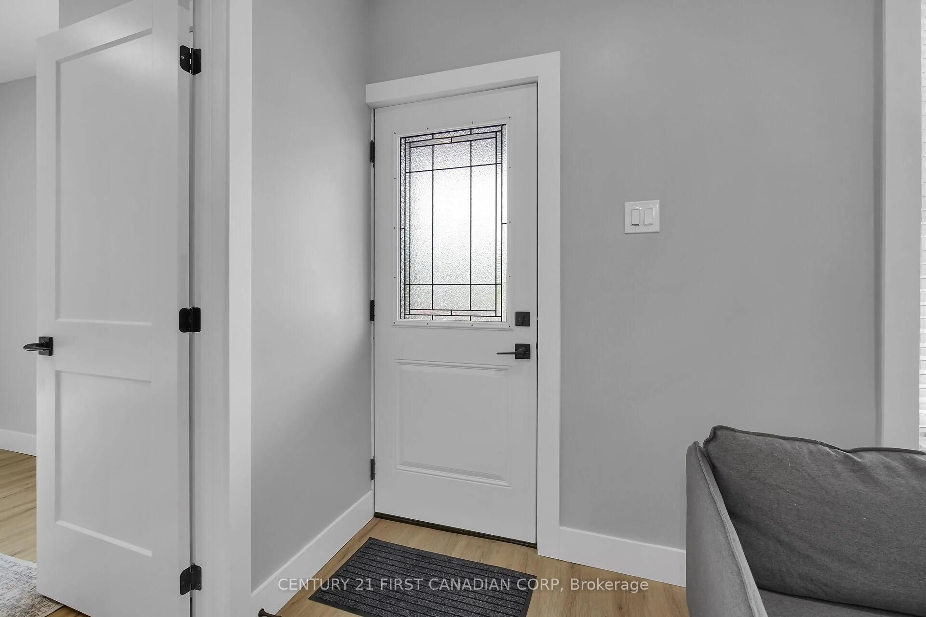 Indoor entryway for 128 Adelaide St, London East Ontario N6B 3G8