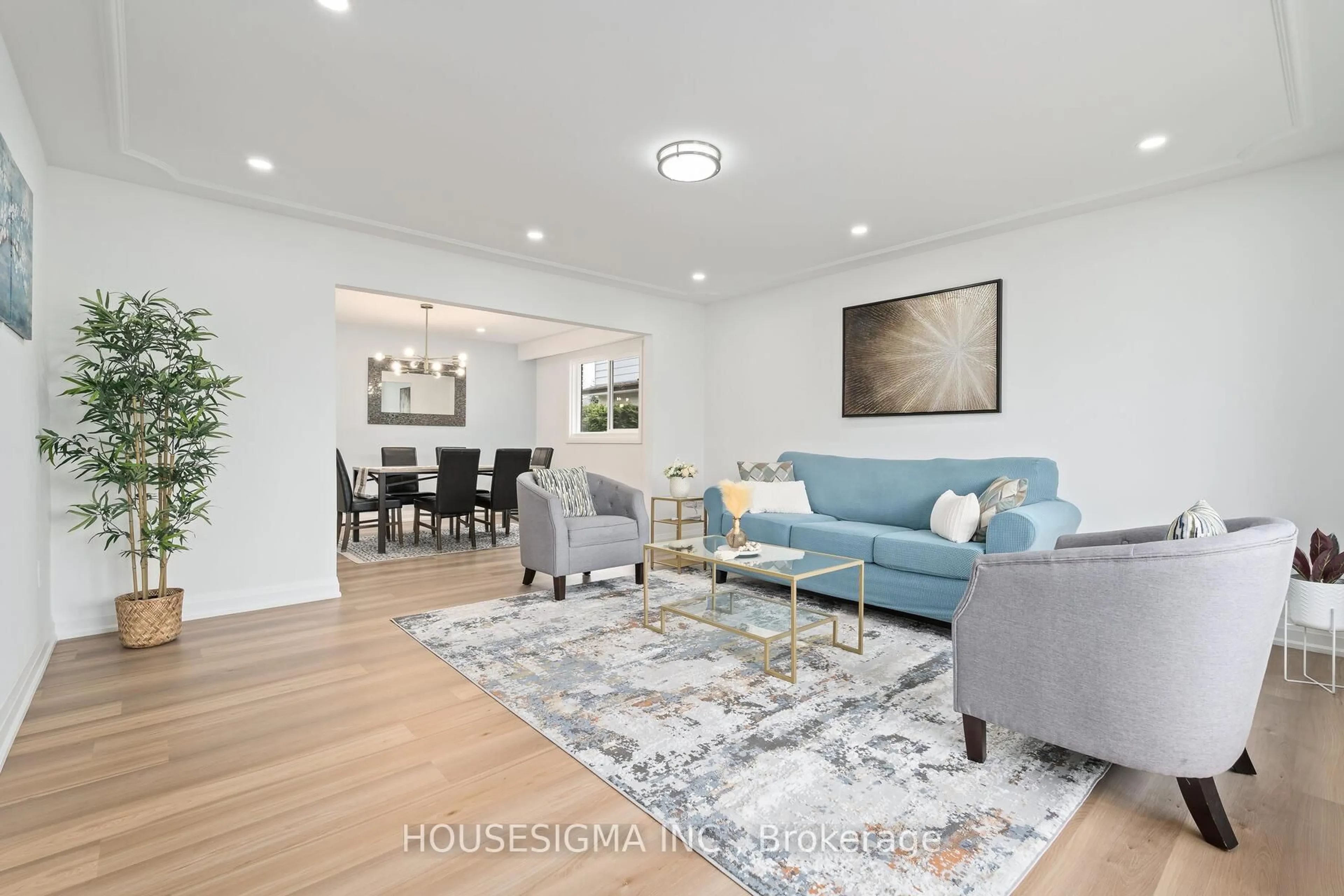 Living room with furniture, unknown for 29 Juanita Dr, Hamilton Ontario L9C 2G4