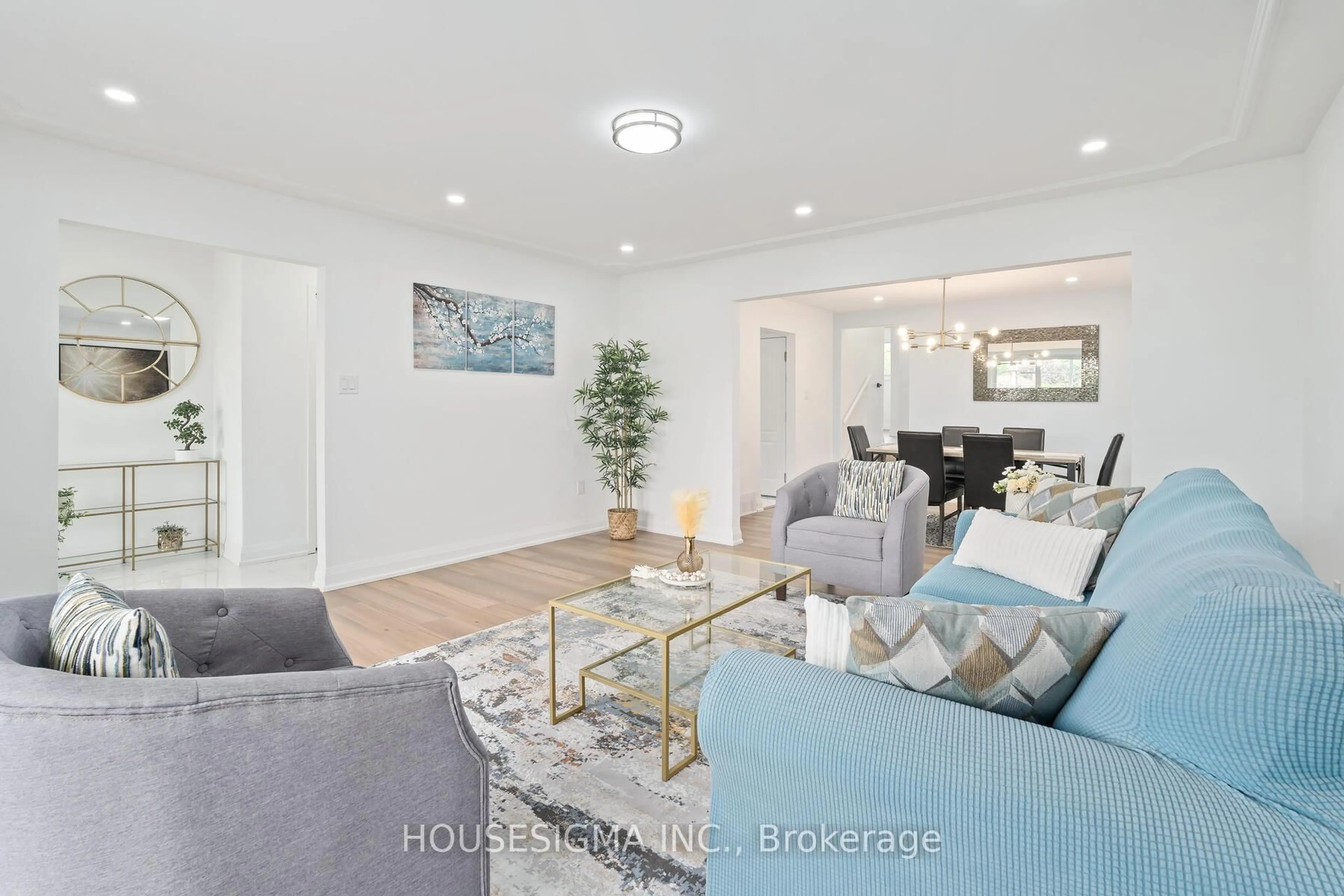 Living room with furniture, unknown for 29 Juanita Dr, Hamilton Ontario L9C 2G4