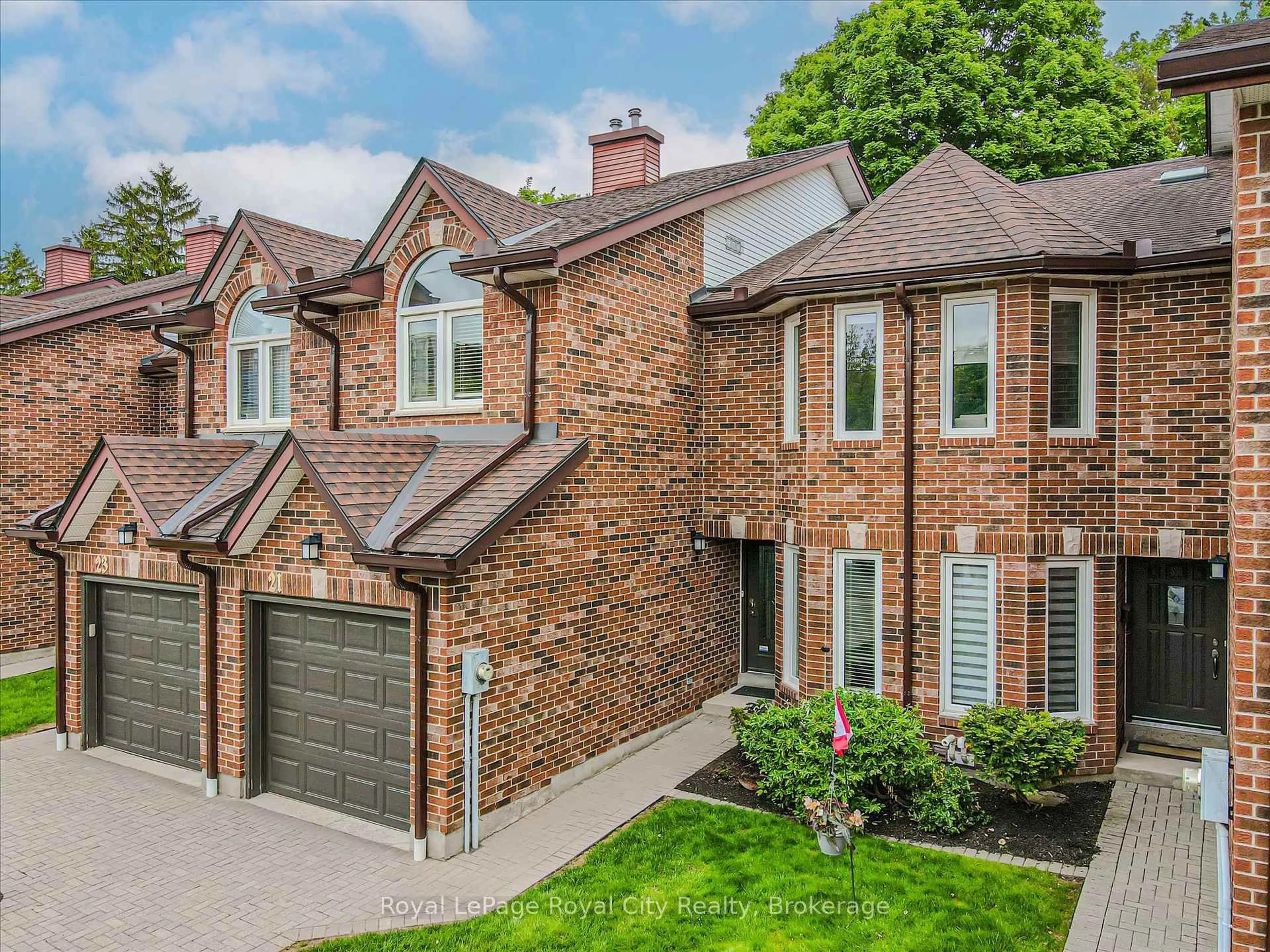 A pic from outside/outdoor area/front of a property/back of a property/a pic from drone, street for 21 Marilyn Dr, Guelph Ontario N1H 1G9