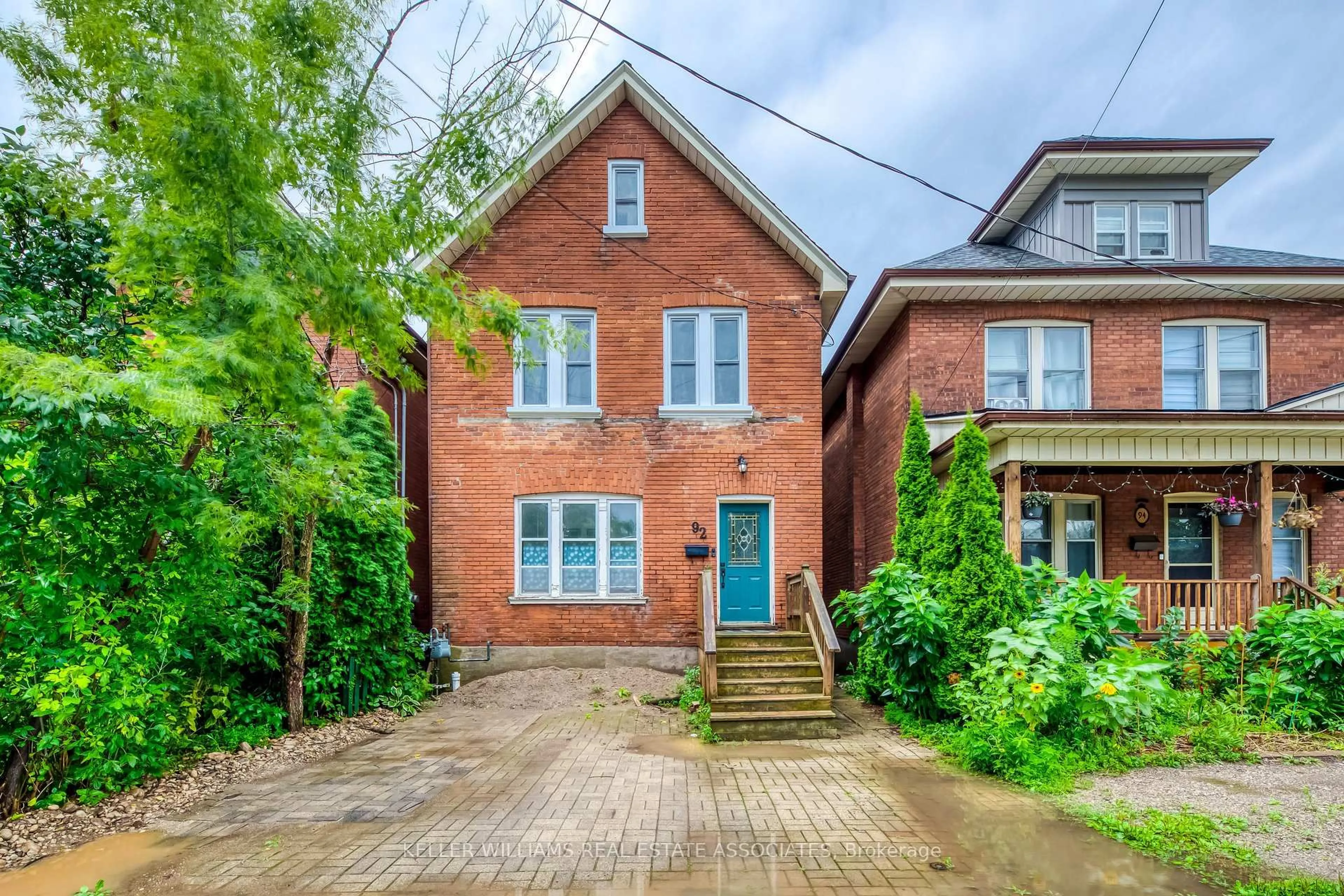 Home with brick exterior material, street for 92 Park Ave, Brantford Ontario N3S 5H6