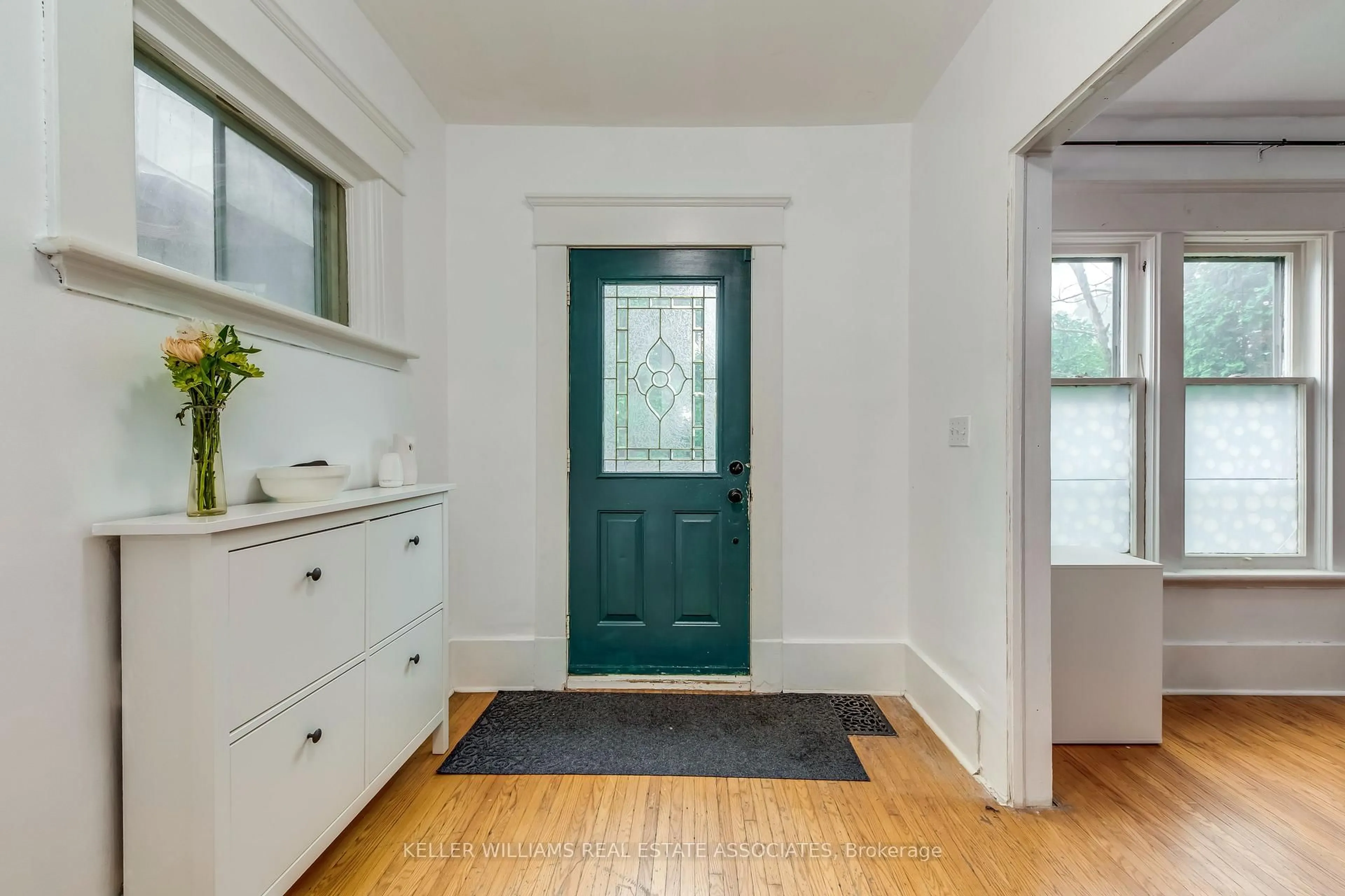 Indoor entryway for 92 Park Ave, Brantford Ontario N3S 5H6