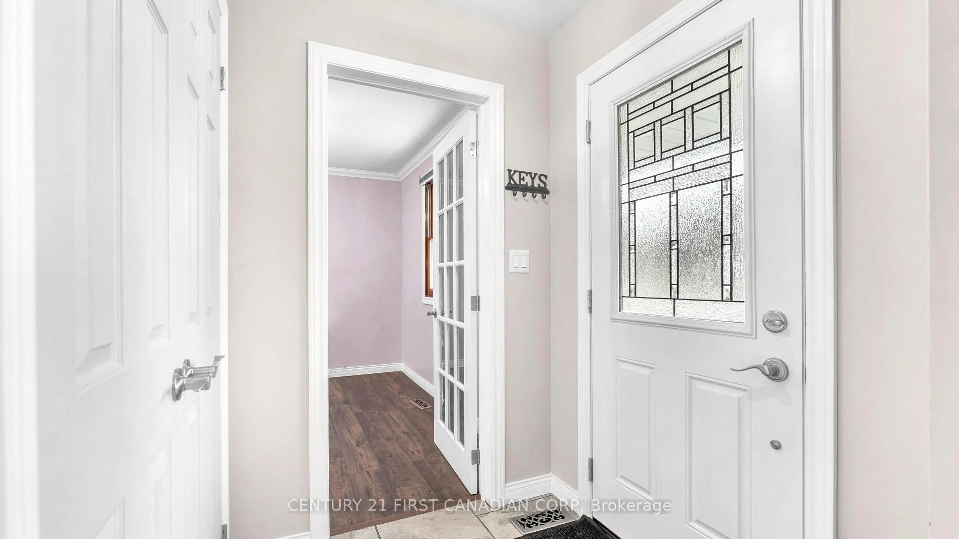 Indoor entryway for 150 Rutherford Ave, Aylmer Ontario N5H 2N8