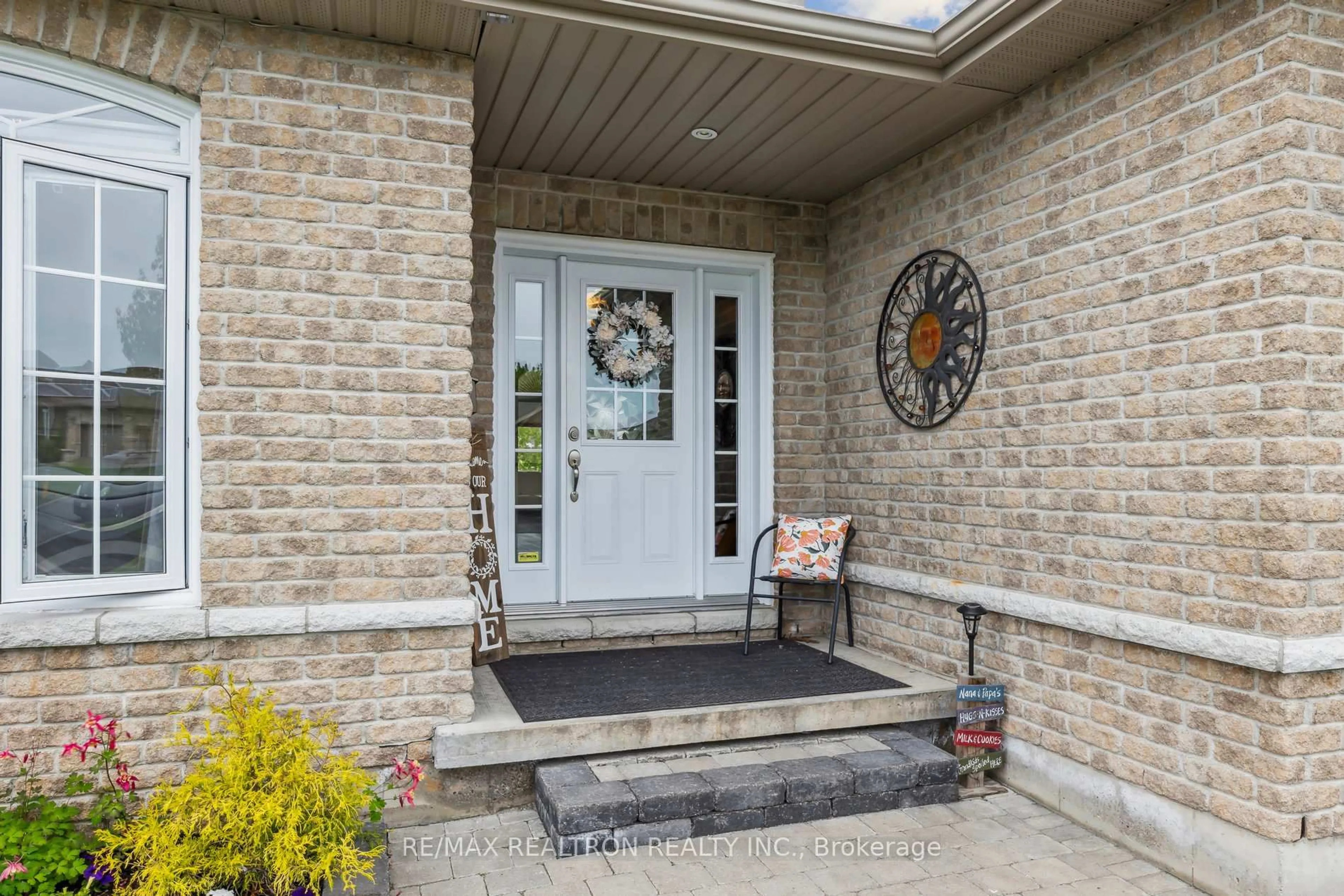 Indoor entryway for 1217 Ashland Dr, Cobourg Ontario K9A 5S4