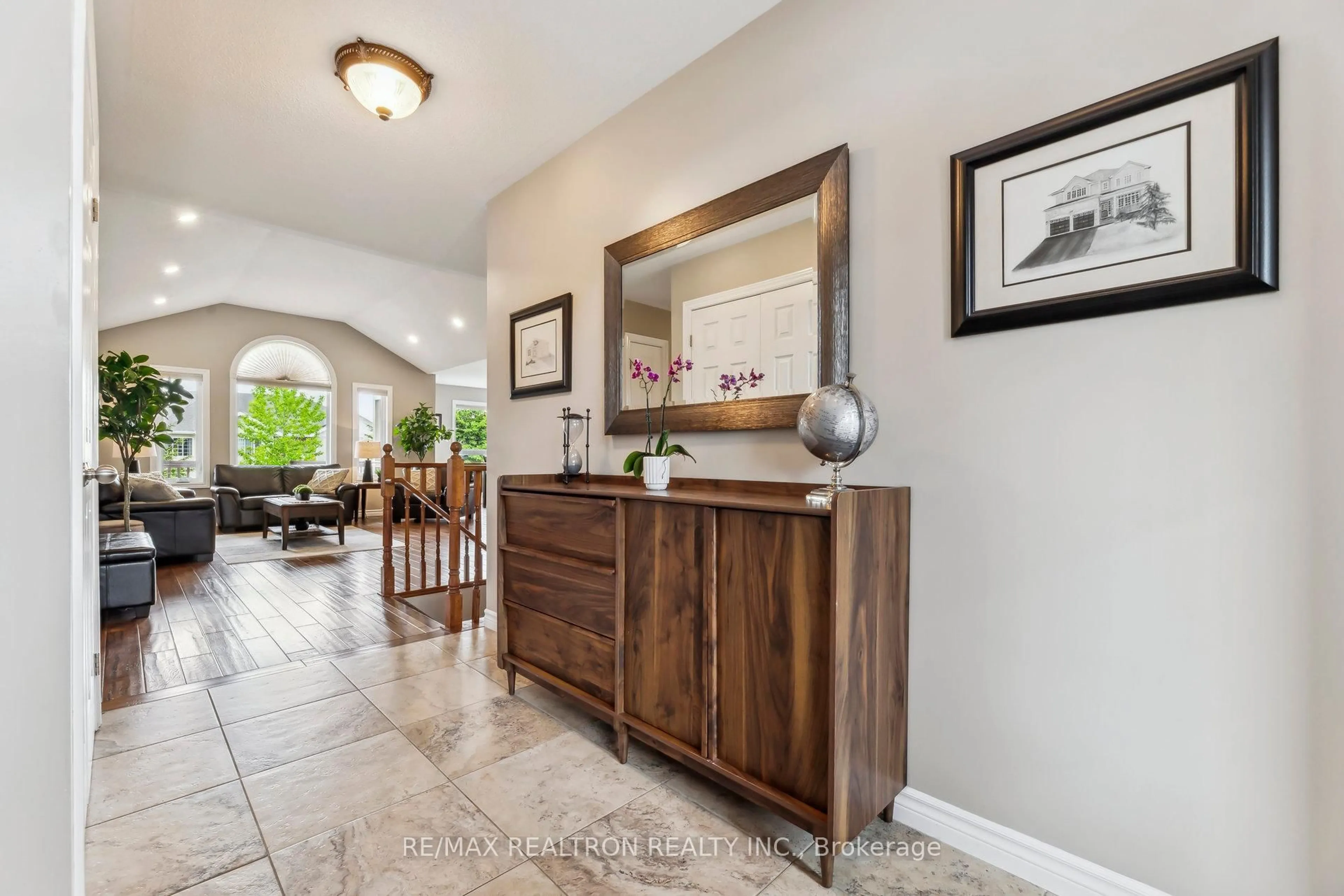 Indoor entryway for 1217 Ashland Dr, Cobourg Ontario K9A 5S4