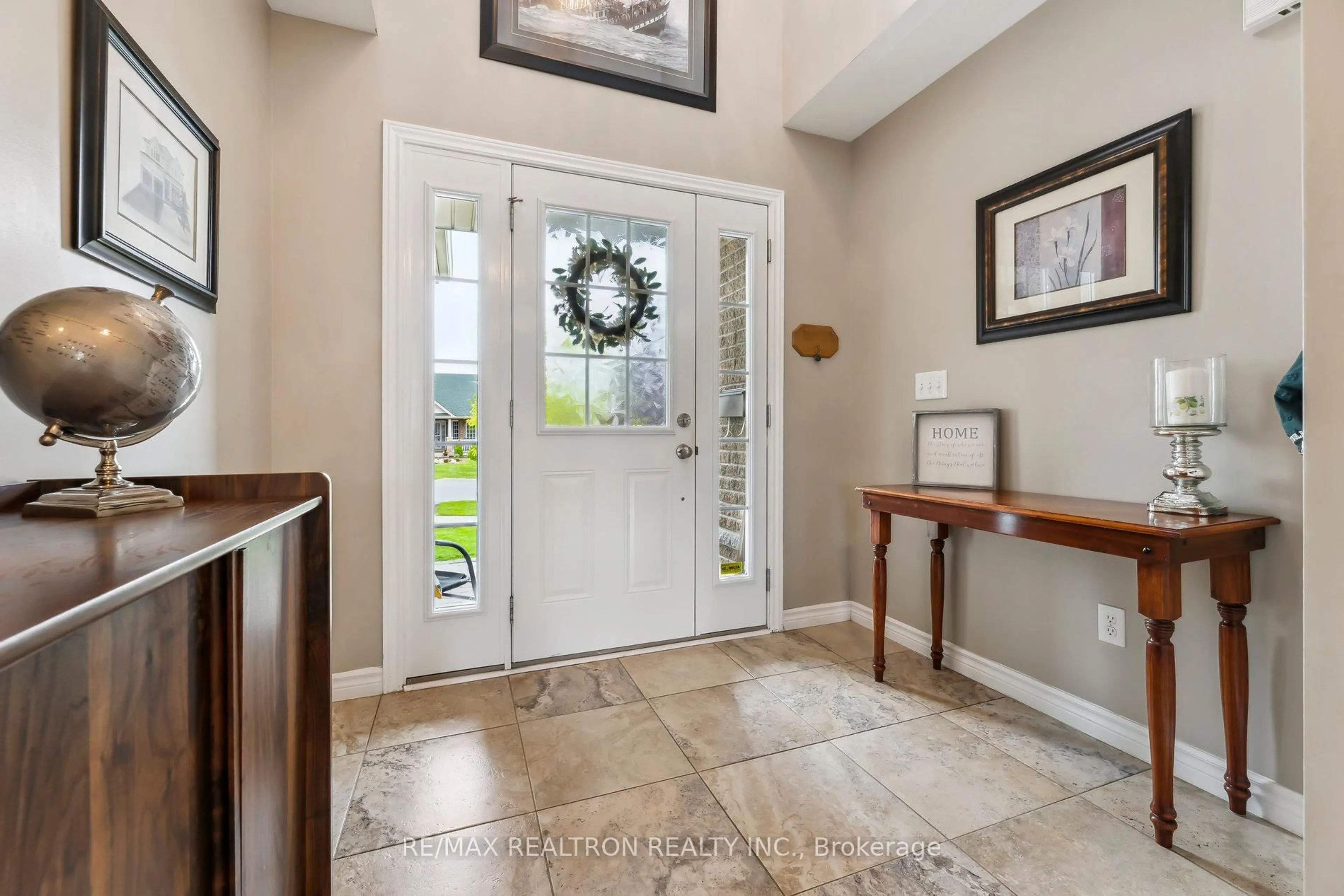 Indoor entryway for 1217 Ashland Dr, Cobourg Ontario K9A 5S4