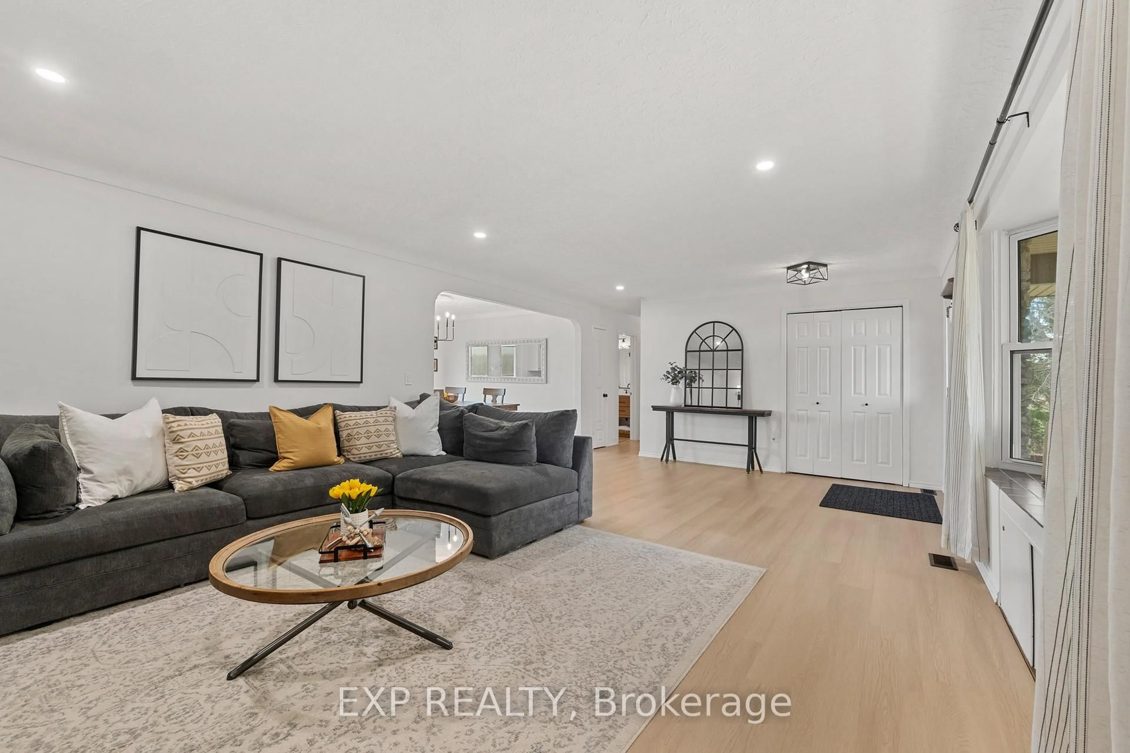Living room with furniture, unknown for 21419 OUTRED Rd, Wainfleet Ontario L3K 5V4