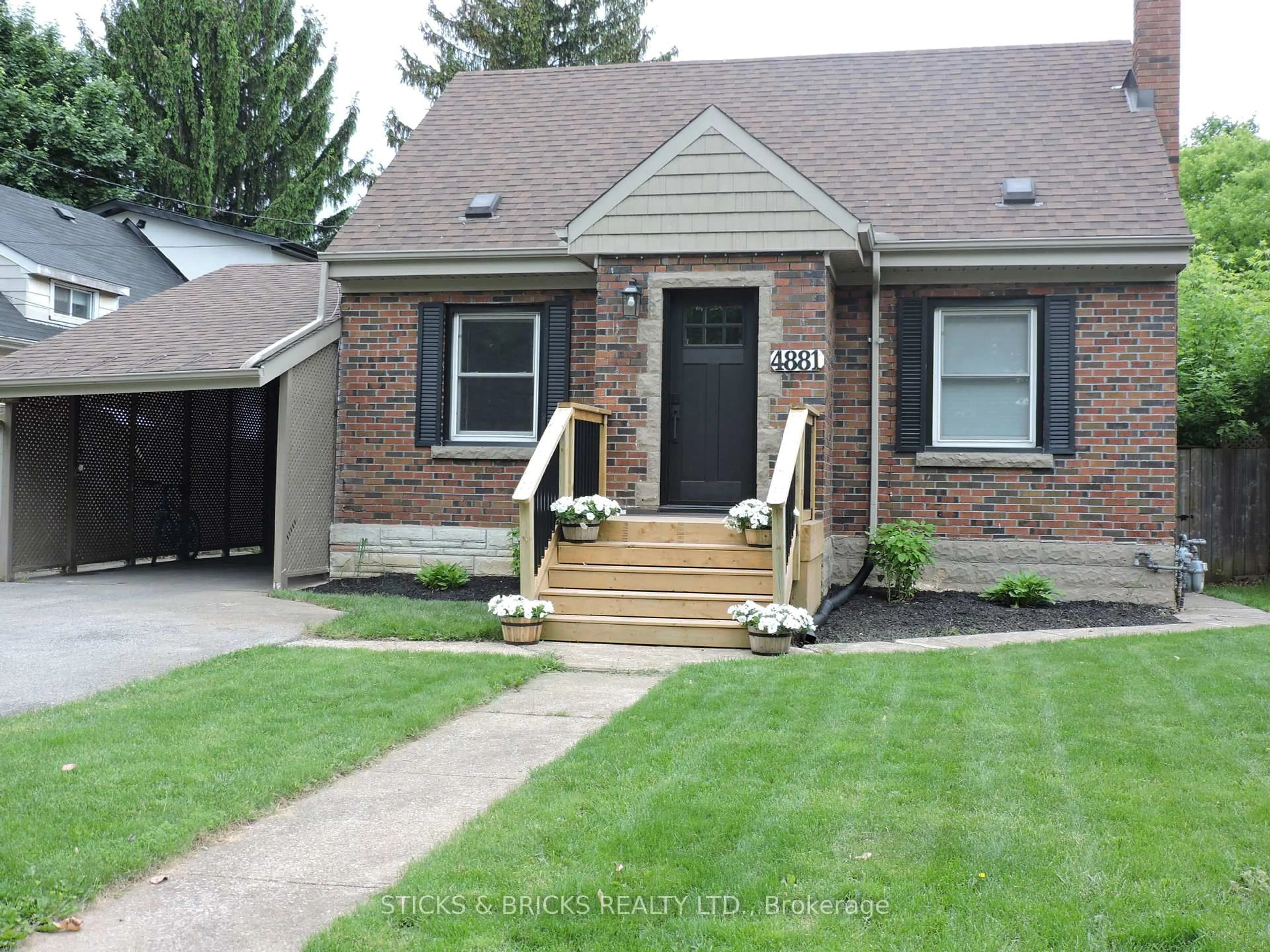 Home with brick exterior material, street for 4881 Law Ave, Niagara Falls Ontario L2E 5B1