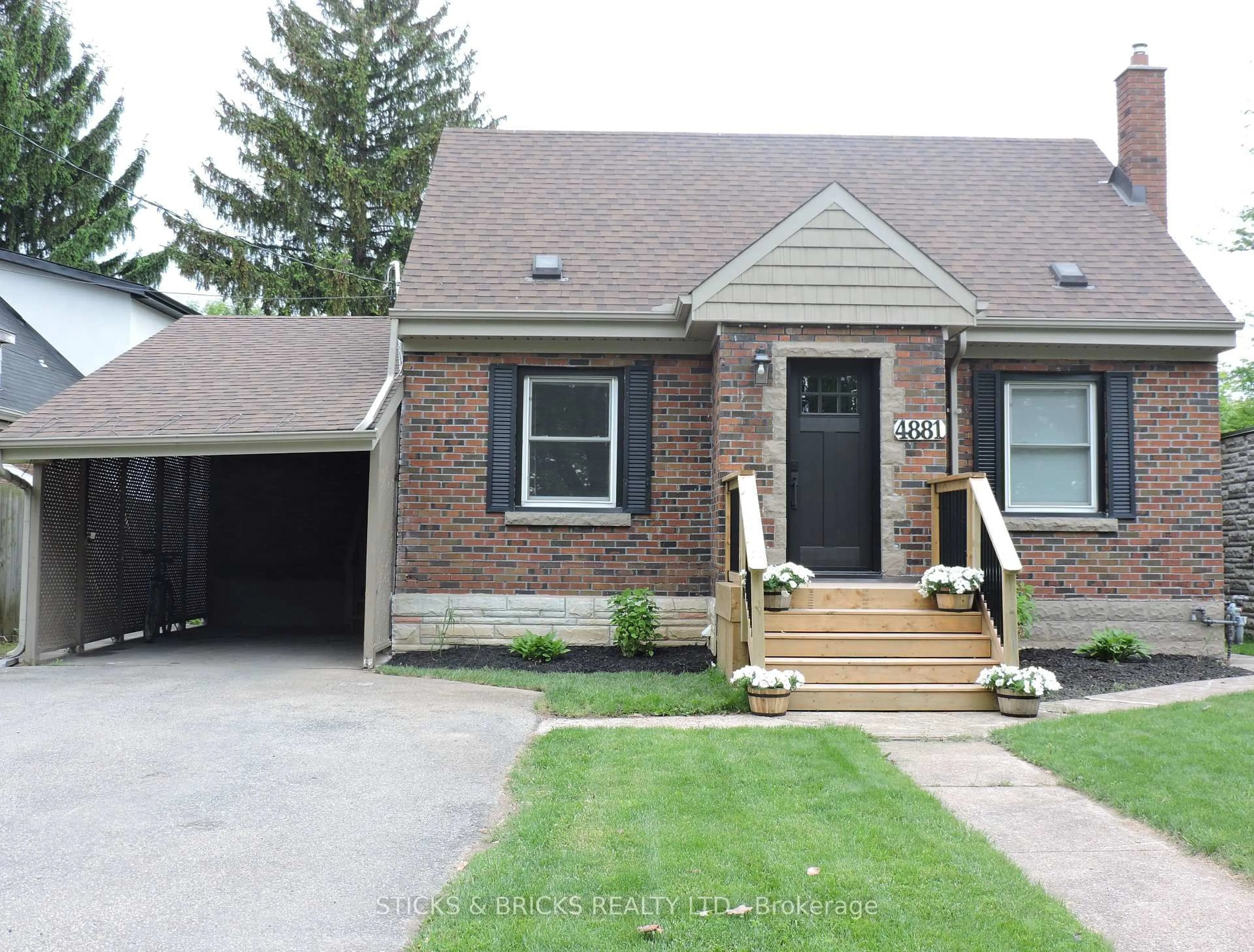 Home with brick exterior material, street for 4881 Law Ave, Niagara Falls Ontario L2E 5B1