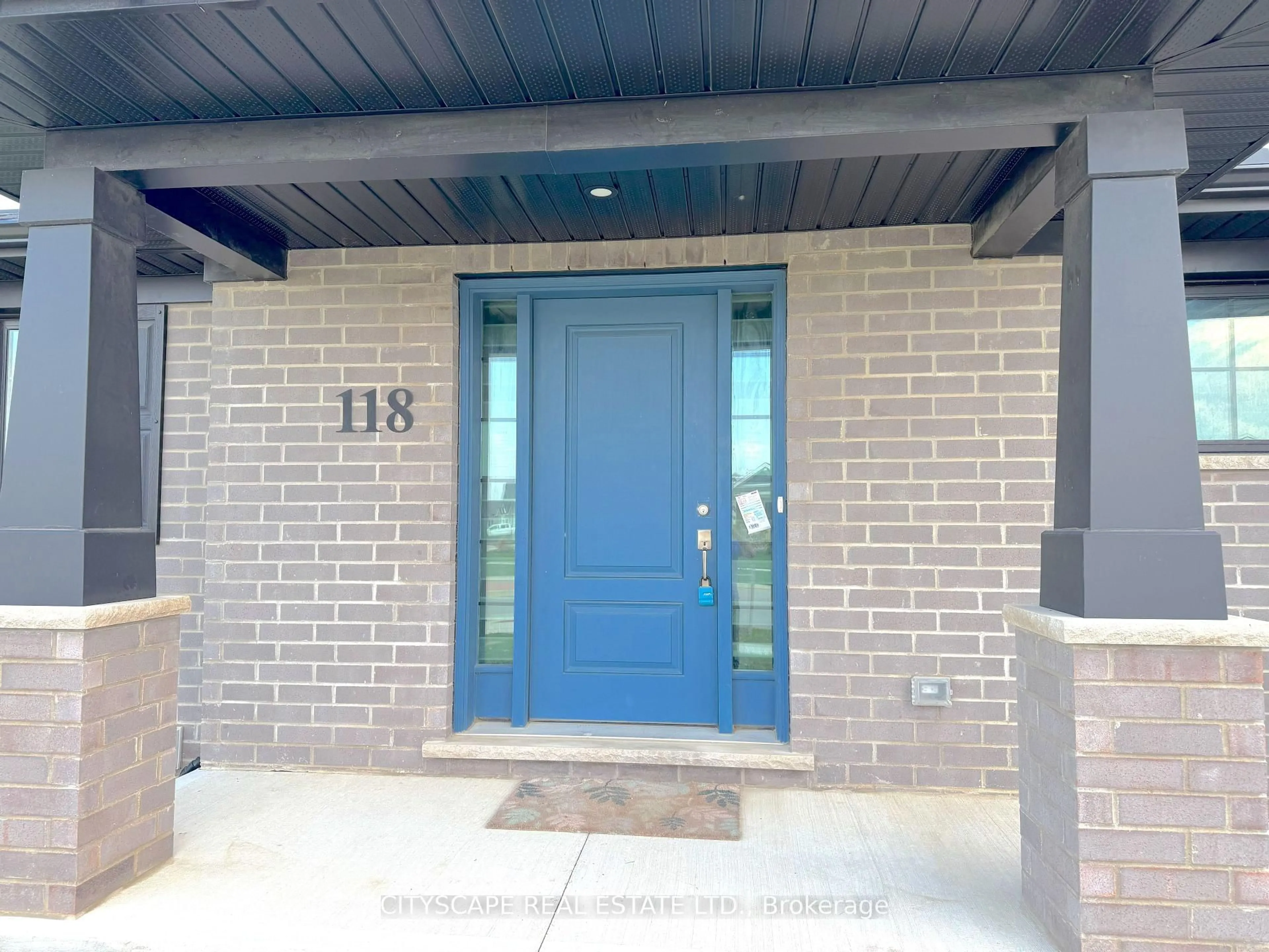 Indoor entryway for 118 Benjamin Pkwy, St. Thomas Ontario N5R 0L6