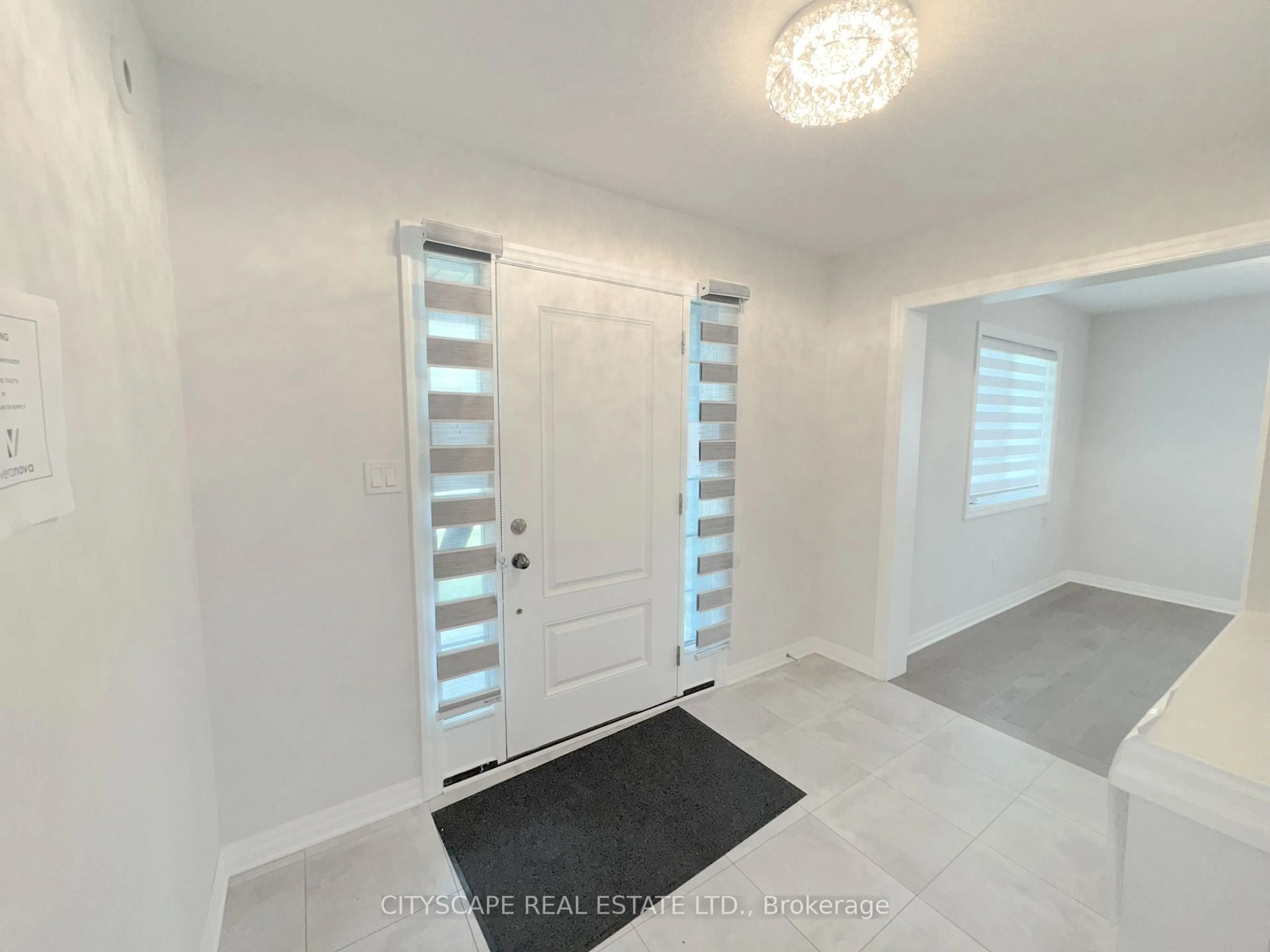 Indoor entryway for 118 Benjamin Pkwy, St. Thomas Ontario N5R 0L6