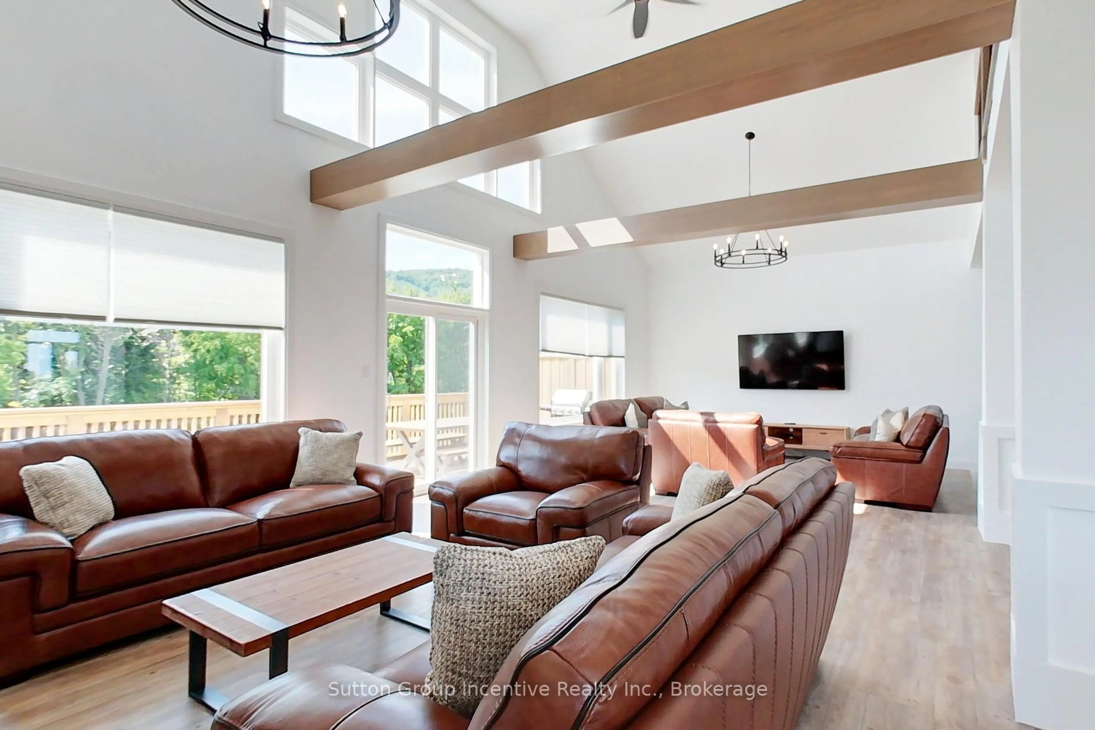 Living room with furniture, unknown for 130 Arlberg Cres, Blue Mountains Ontario L9Y 0M1