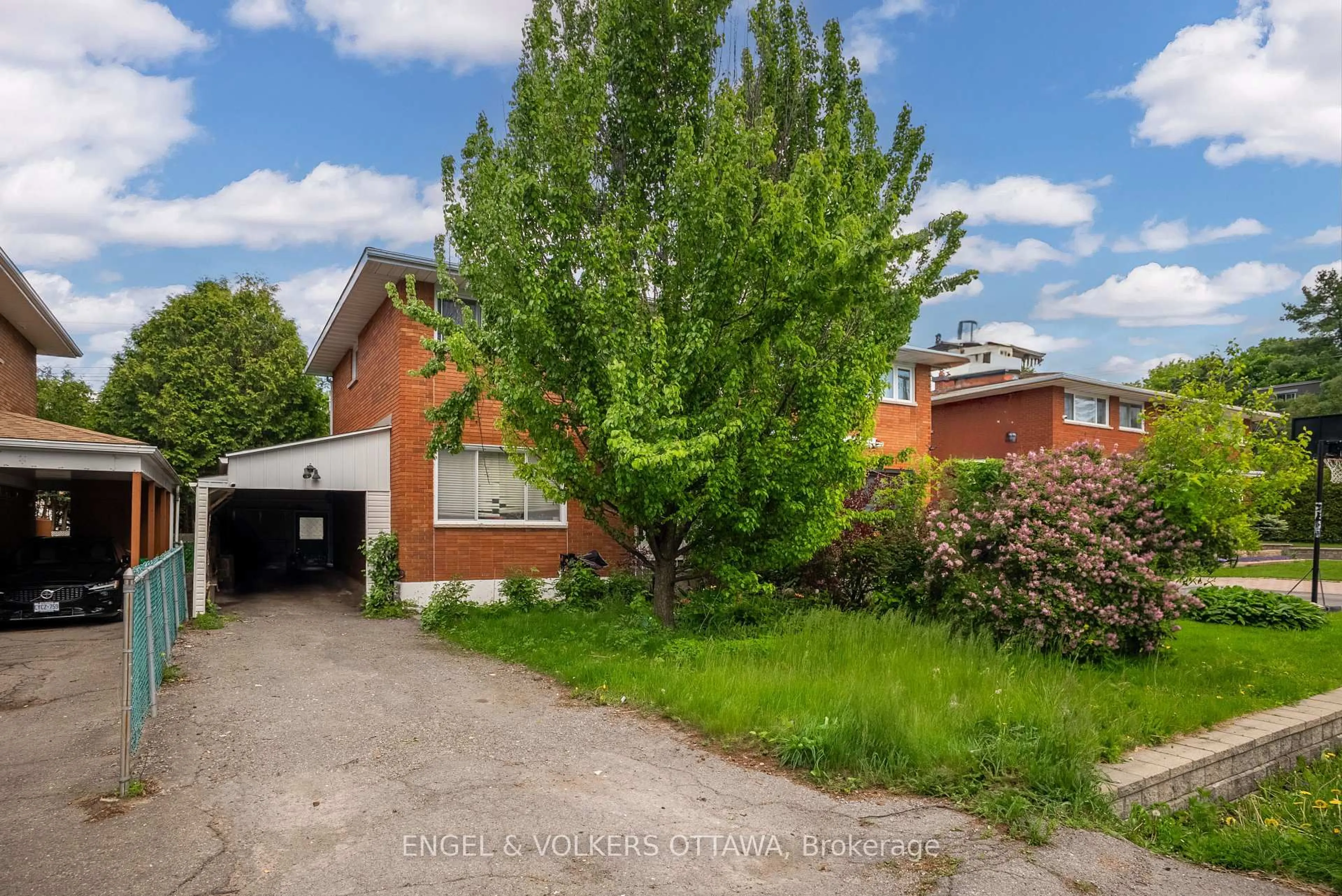 A pic from outside/outdoor area/front of a property/back of a property/a pic from drone, street for 369 Zephyr Ave, Ottawa Ontario K2B 5Z9