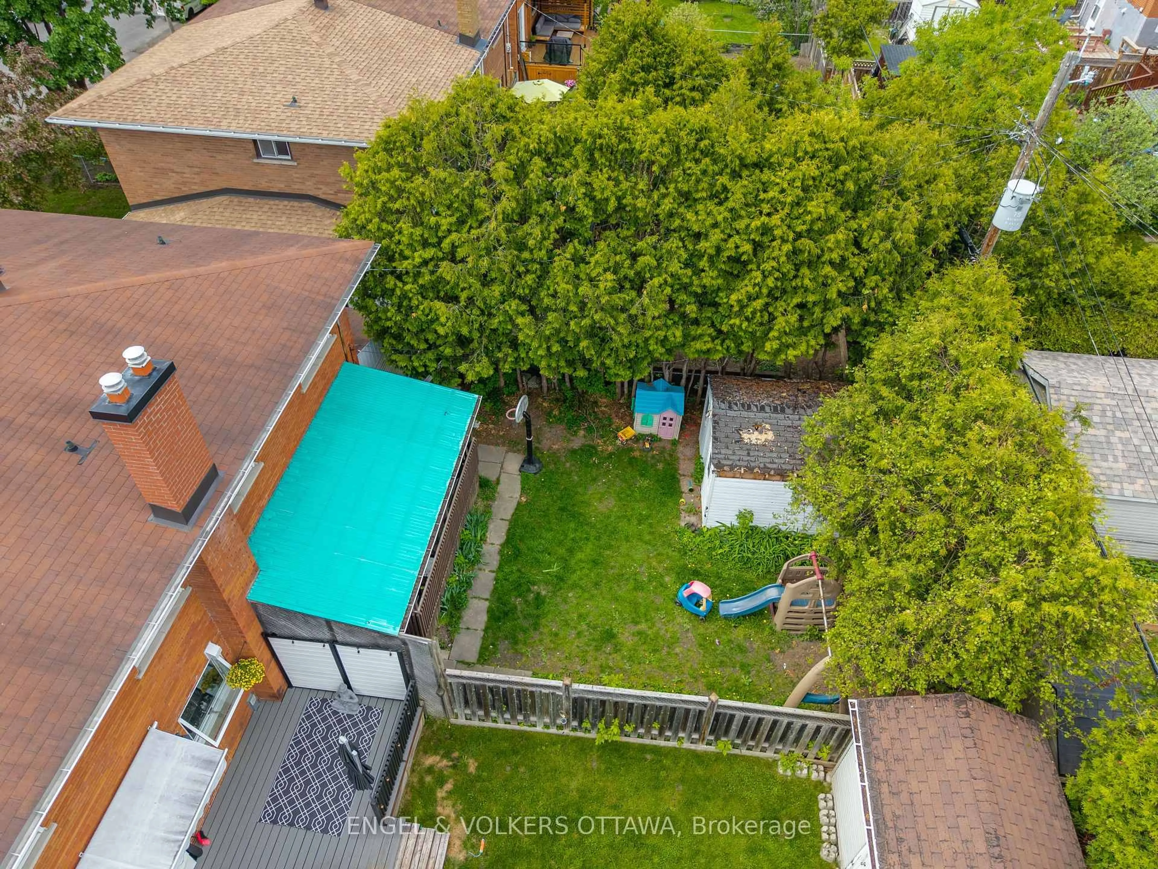 A pic from outside/outdoor area/front of a property/back of a property/a pic from drone, city buildings view from balcony for 369 Zephyr Ave, Ottawa Ontario K2B 5Z9