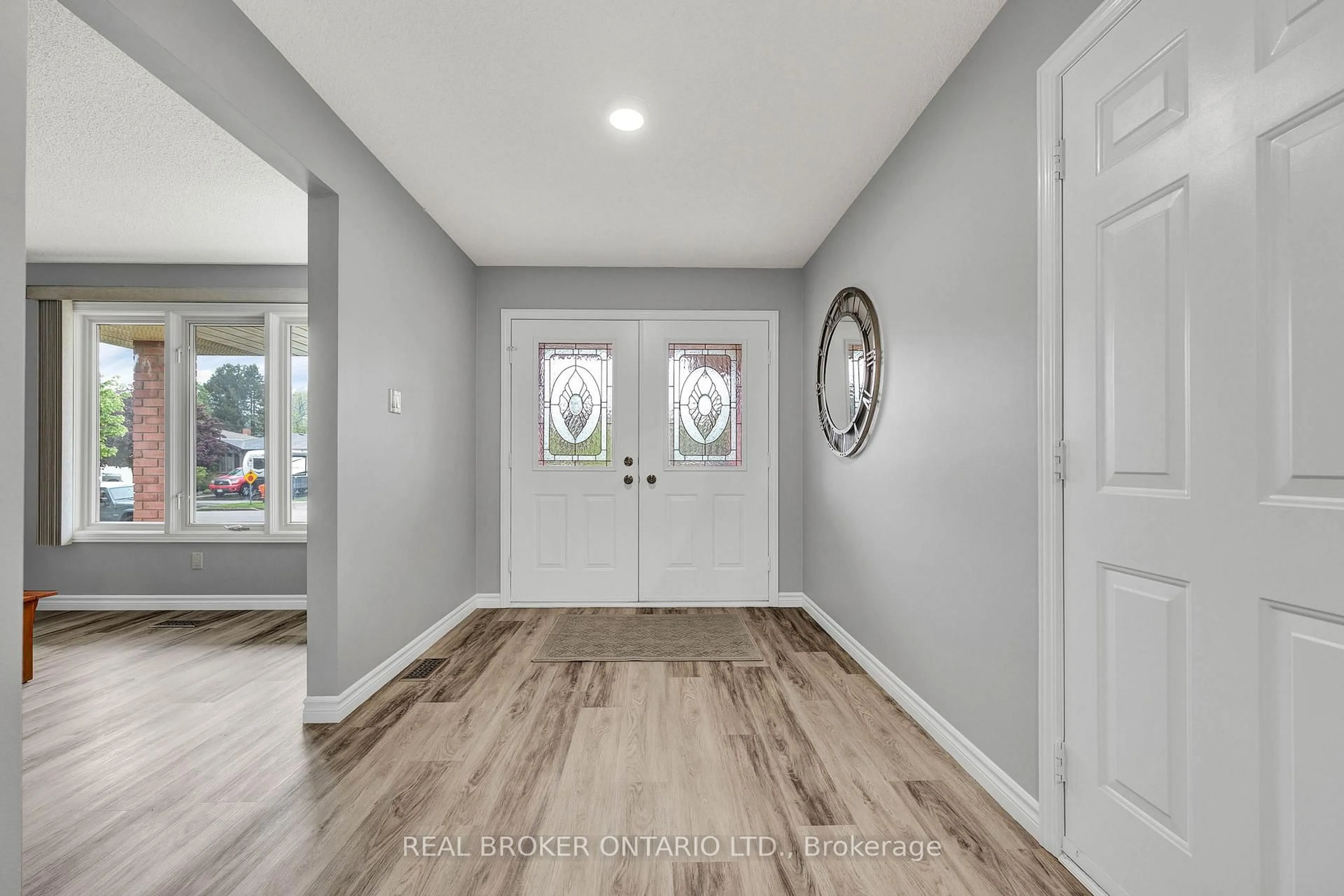 Indoor entryway for 483 Northlake Dr, Waterloo Ontario N2V 2A4