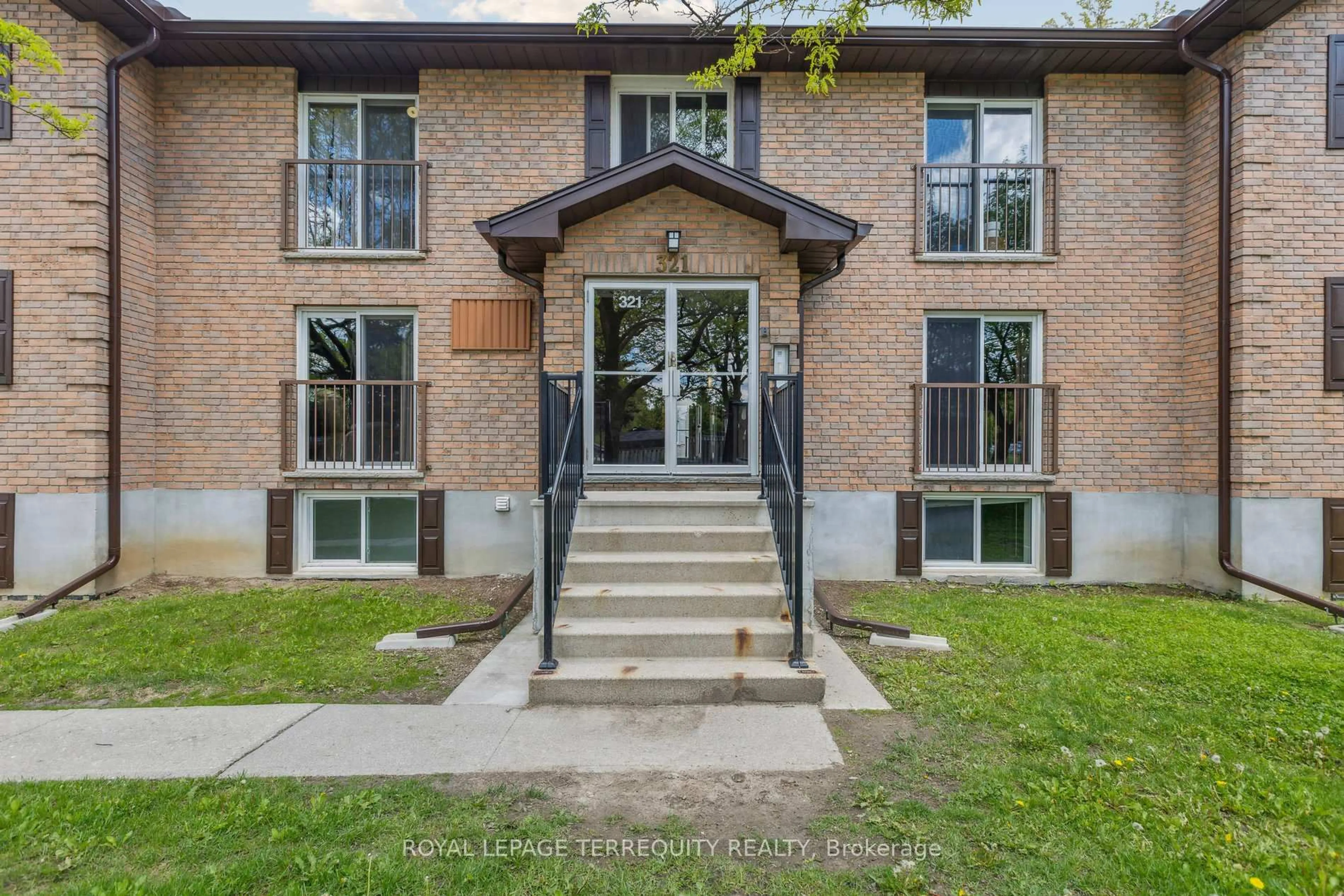 Home with brick exterior material, street for 321 Northlake Dr #1, Waterloo Ontario N2V 1Z1