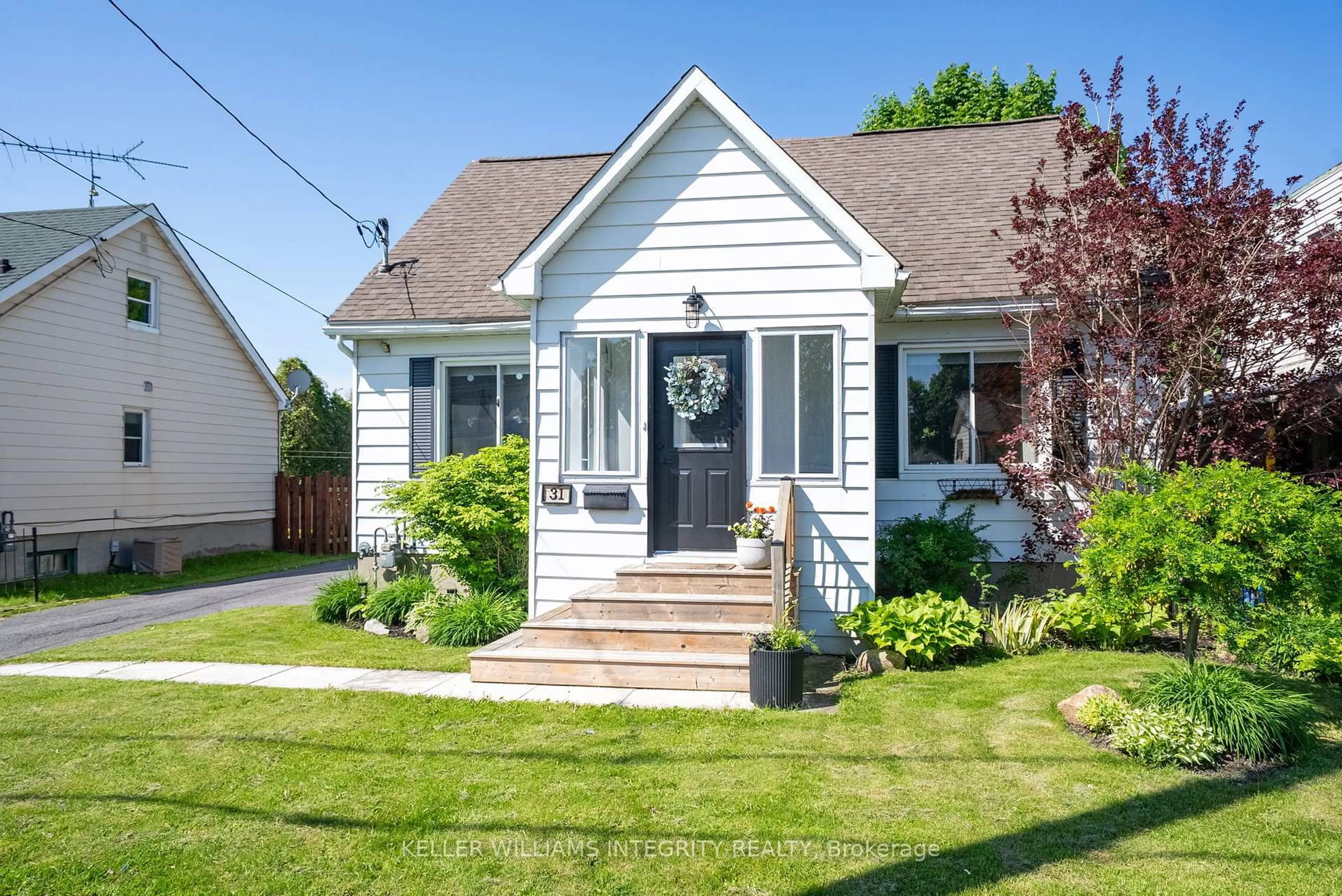 Home with vinyl exterior material, street for 31 Dunbar Ave, Cornwall Ontario K6H 5M6
