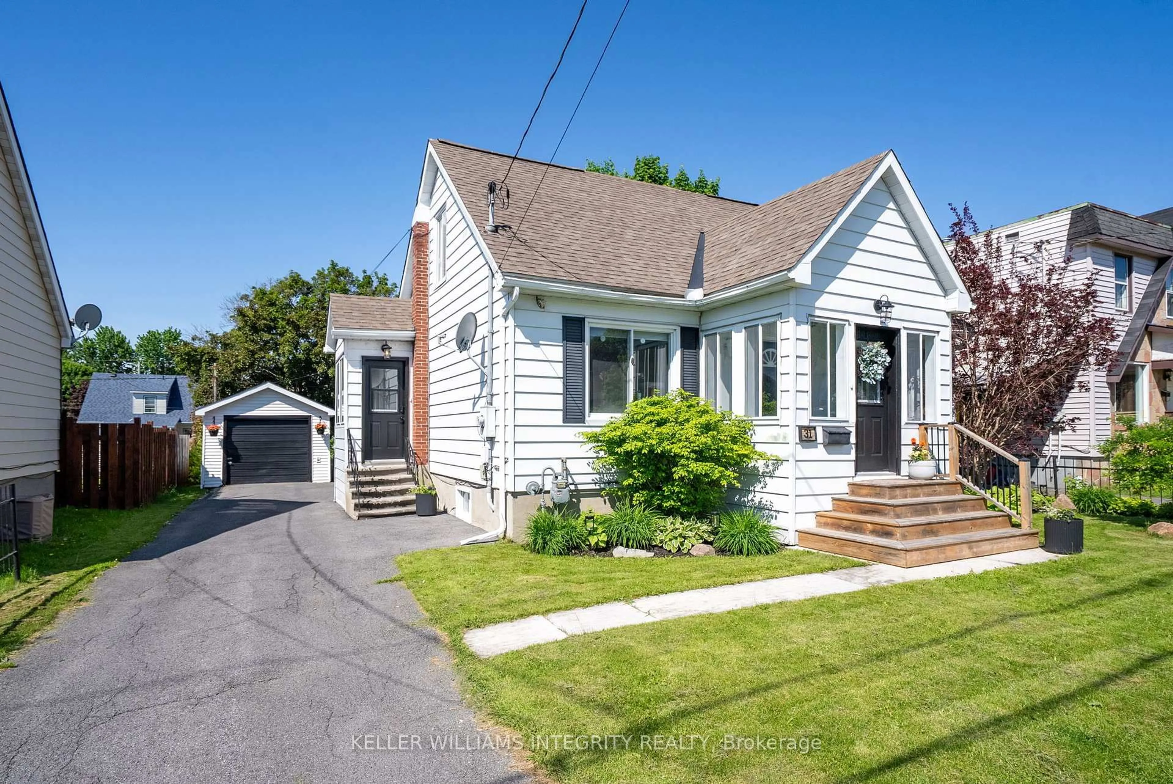 Home with vinyl exterior material, street for 31 Dunbar Ave, Cornwall Ontario K6H 5M6