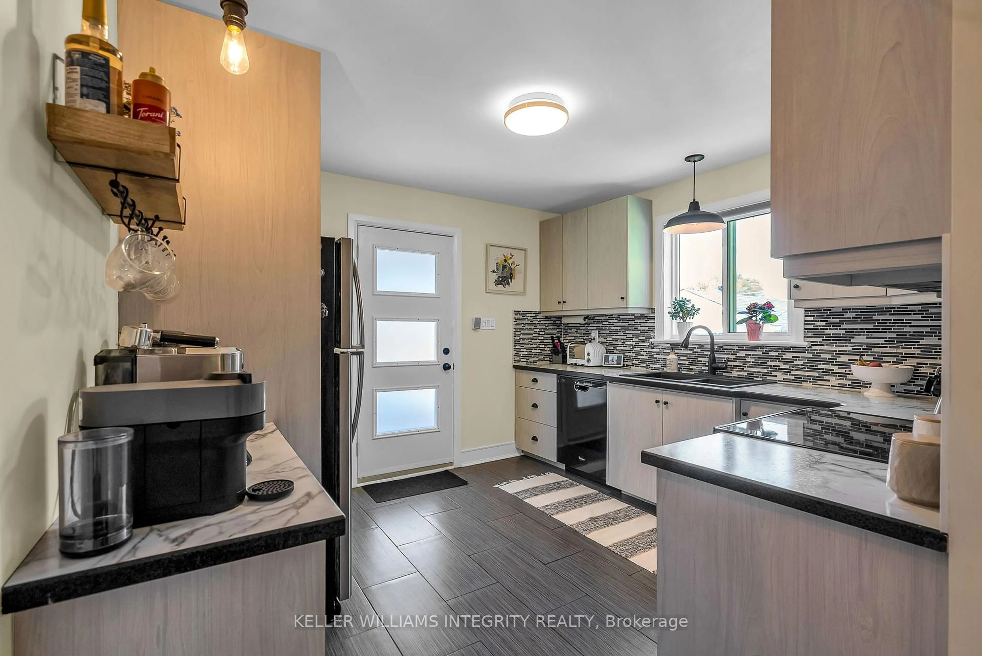 Open concept kitchen, ceramic/tile floor for 31 Dunbar Ave, Cornwall Ontario K6H 5M6