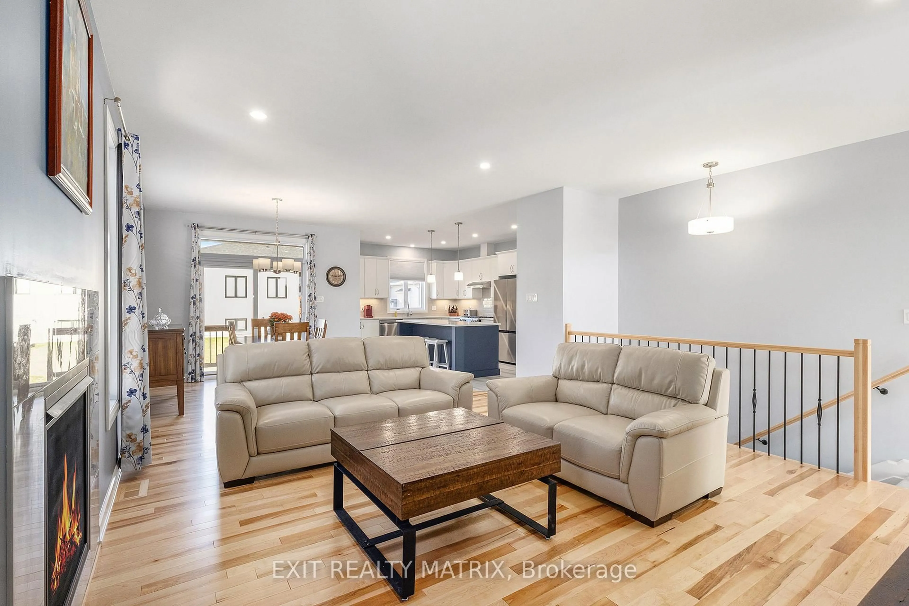 Living room with furniture, unknown for 1310 Fribourg St, Russell Ontario K0A 1W0