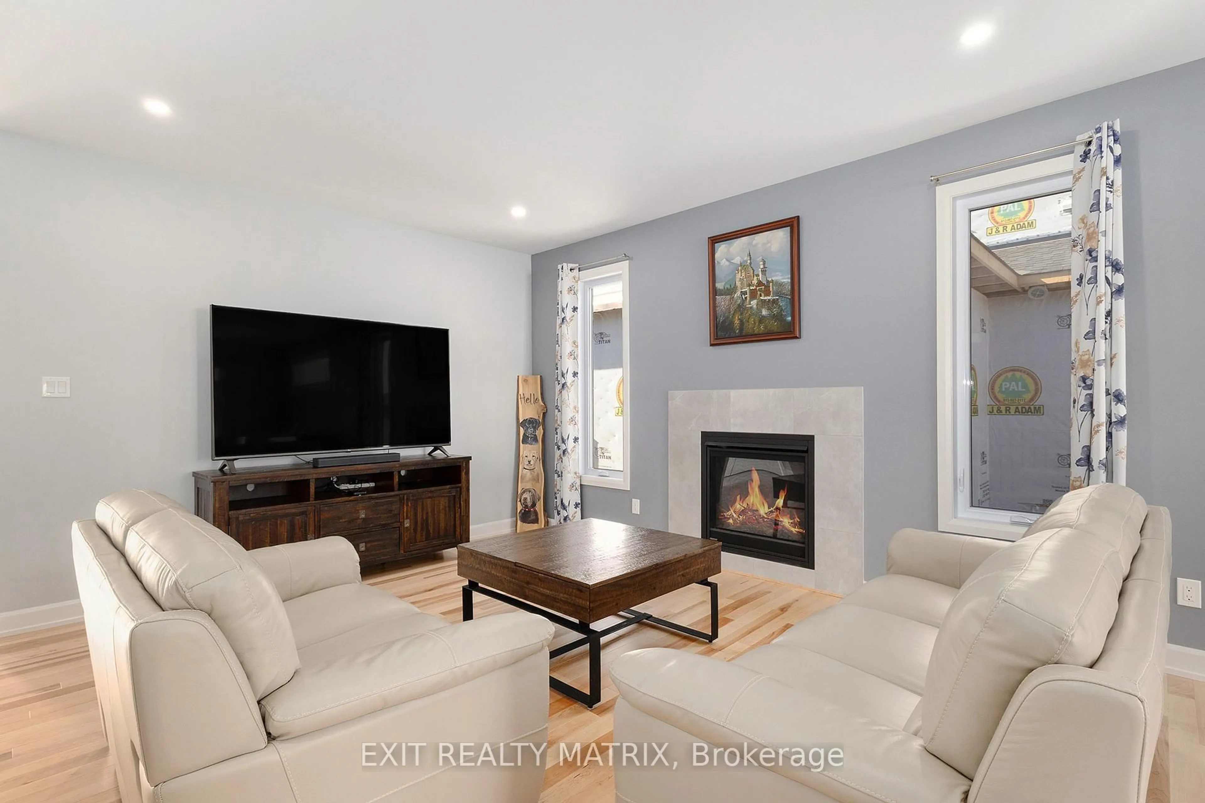 Living room with furniture, unknown for 1310 Fribourg St, Russell Ontario K0A 1W0