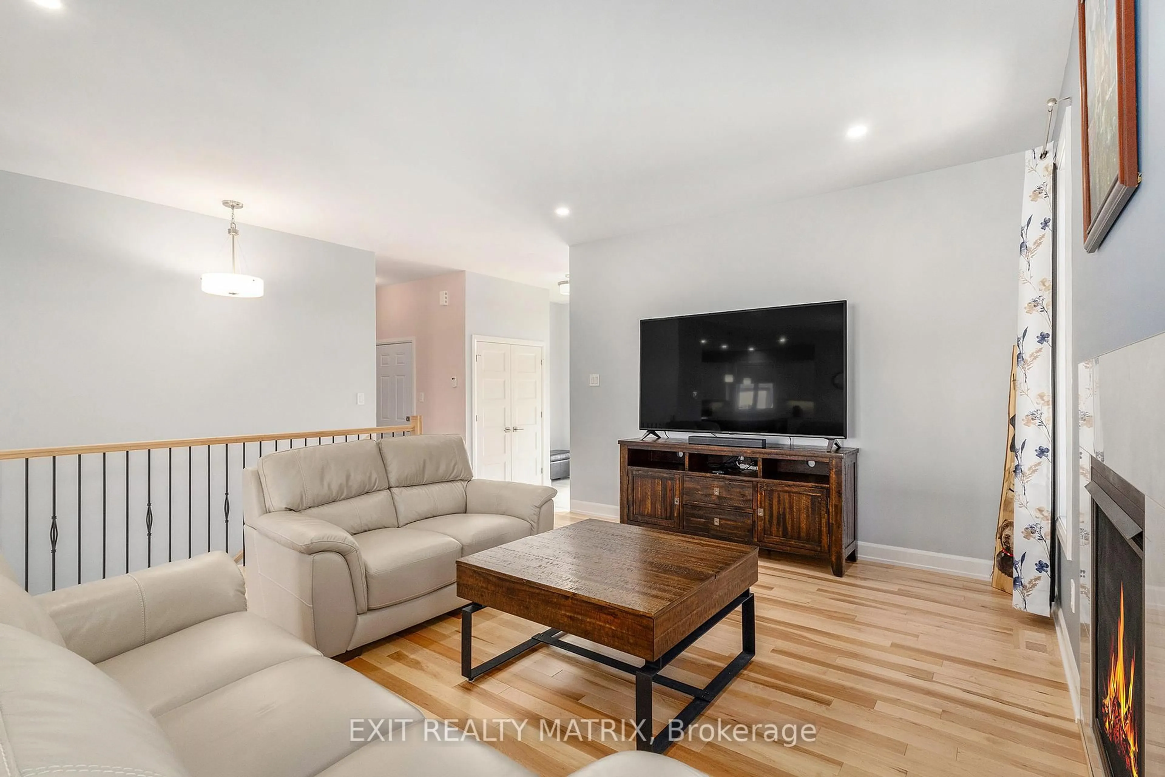 Living room with furniture, wood/laminate floor for 1310 Fribourg St, Russell Ontario K0A 1W0