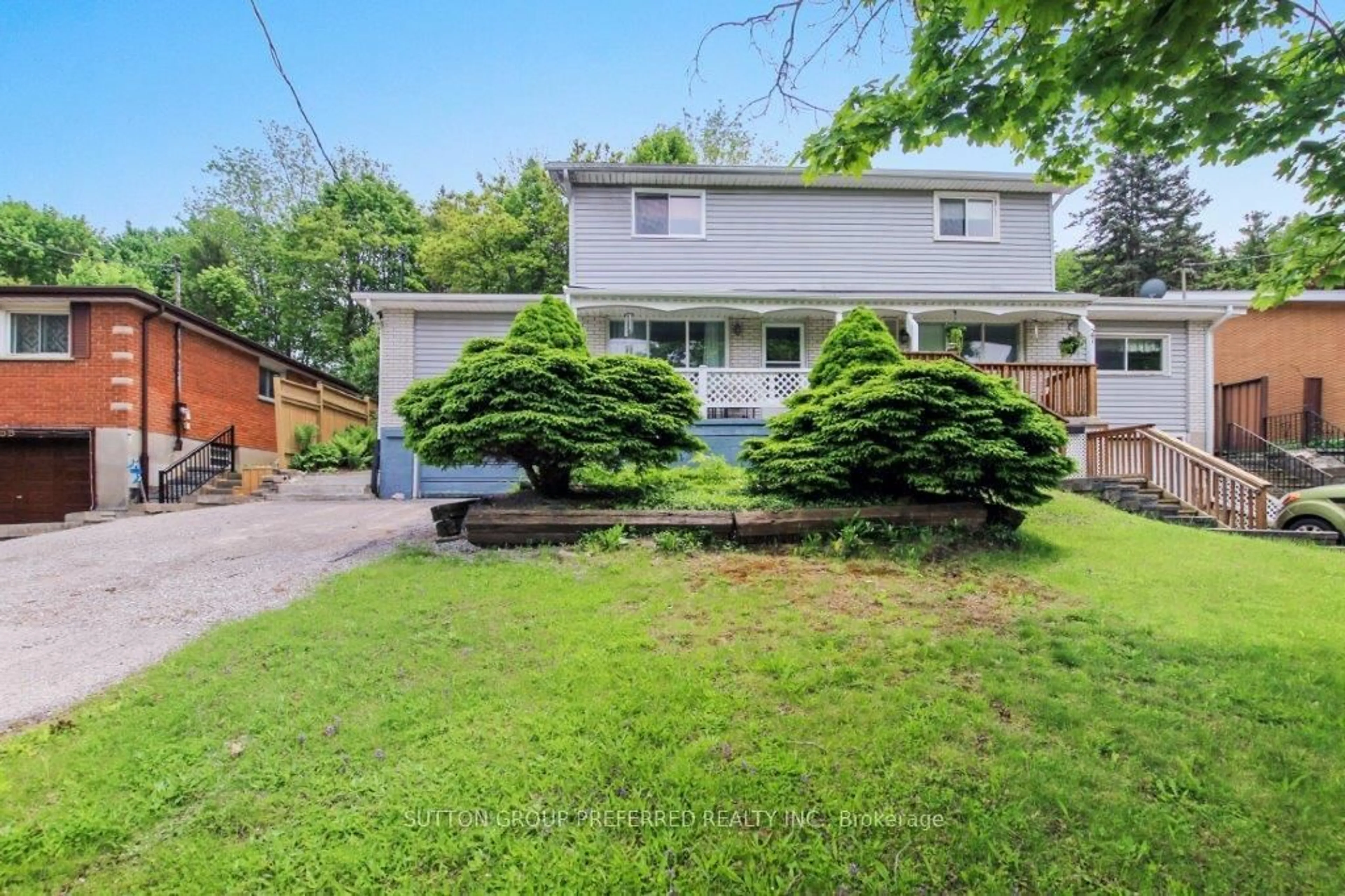 A pic from outside/outdoor area/front of a property/back of a property/a pic from drone, street for 27A WARREN Rd, Norfolk Ontario N3Y 2J7