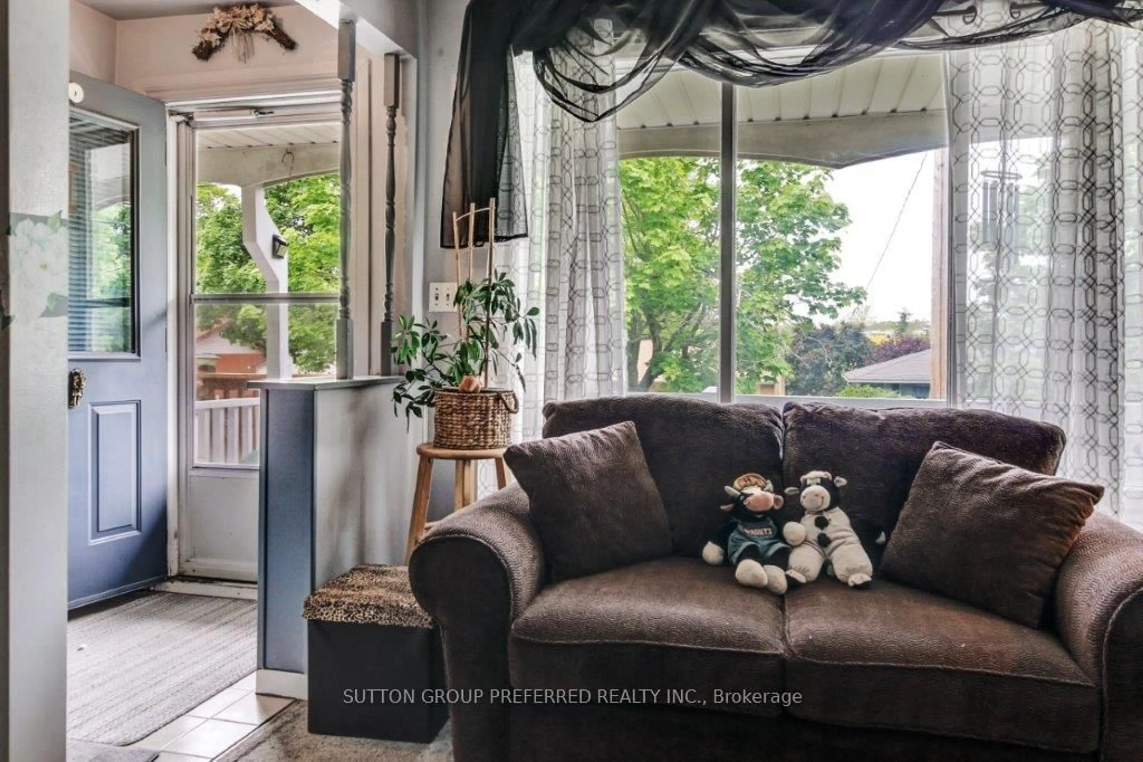 Living room with furniture, unknown for 27A WARREN Rd, Norfolk Ontario N3Y 2J7