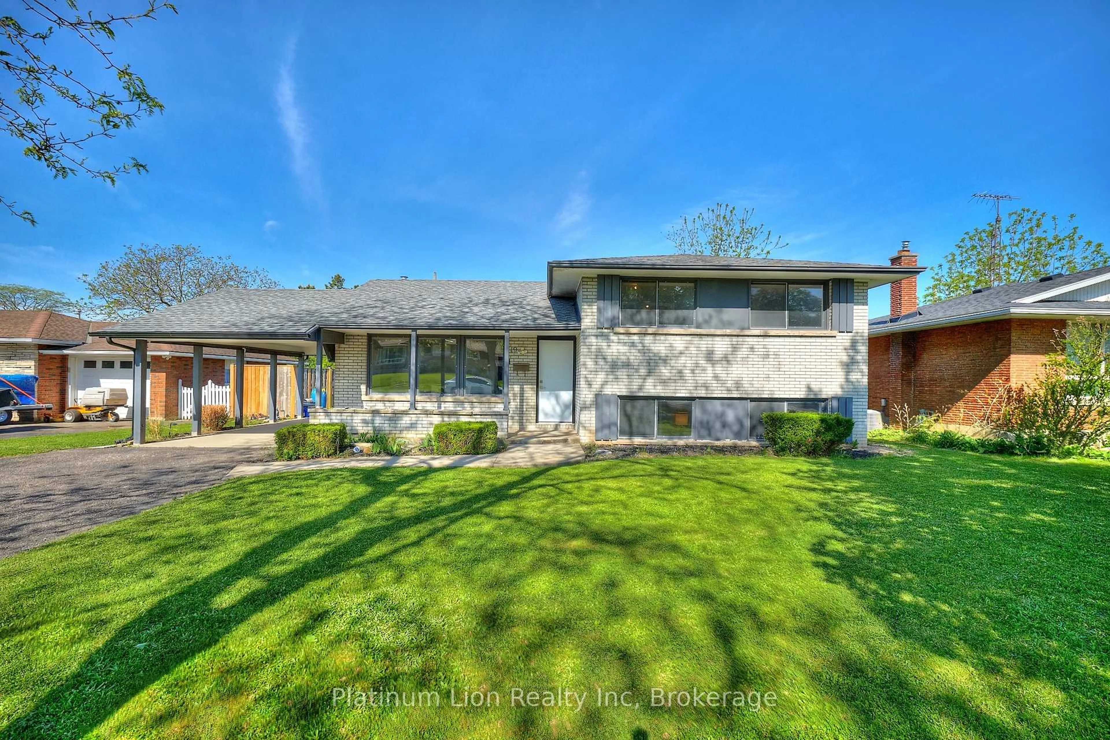 Home with brick exterior material, street for 19 Clearview Hts, St. Catharines Ontario L2T 2W2