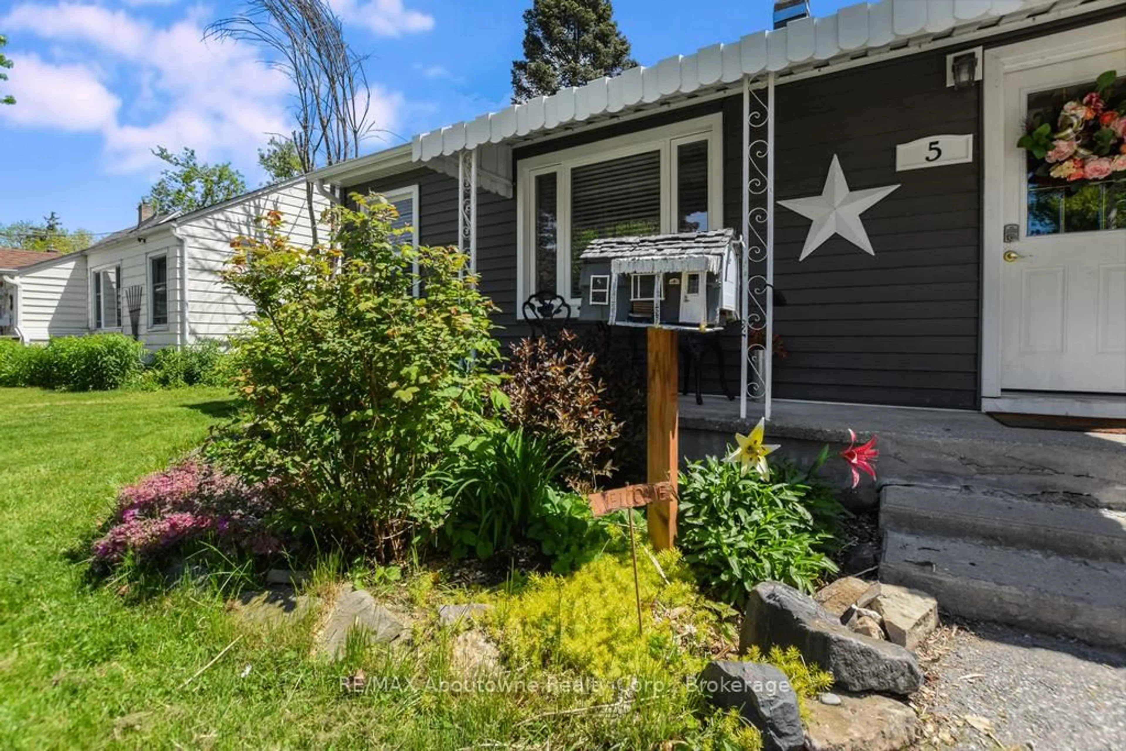 Patio, unknown for 5 Vimy St, Cambridge Ontario N1R 4N5