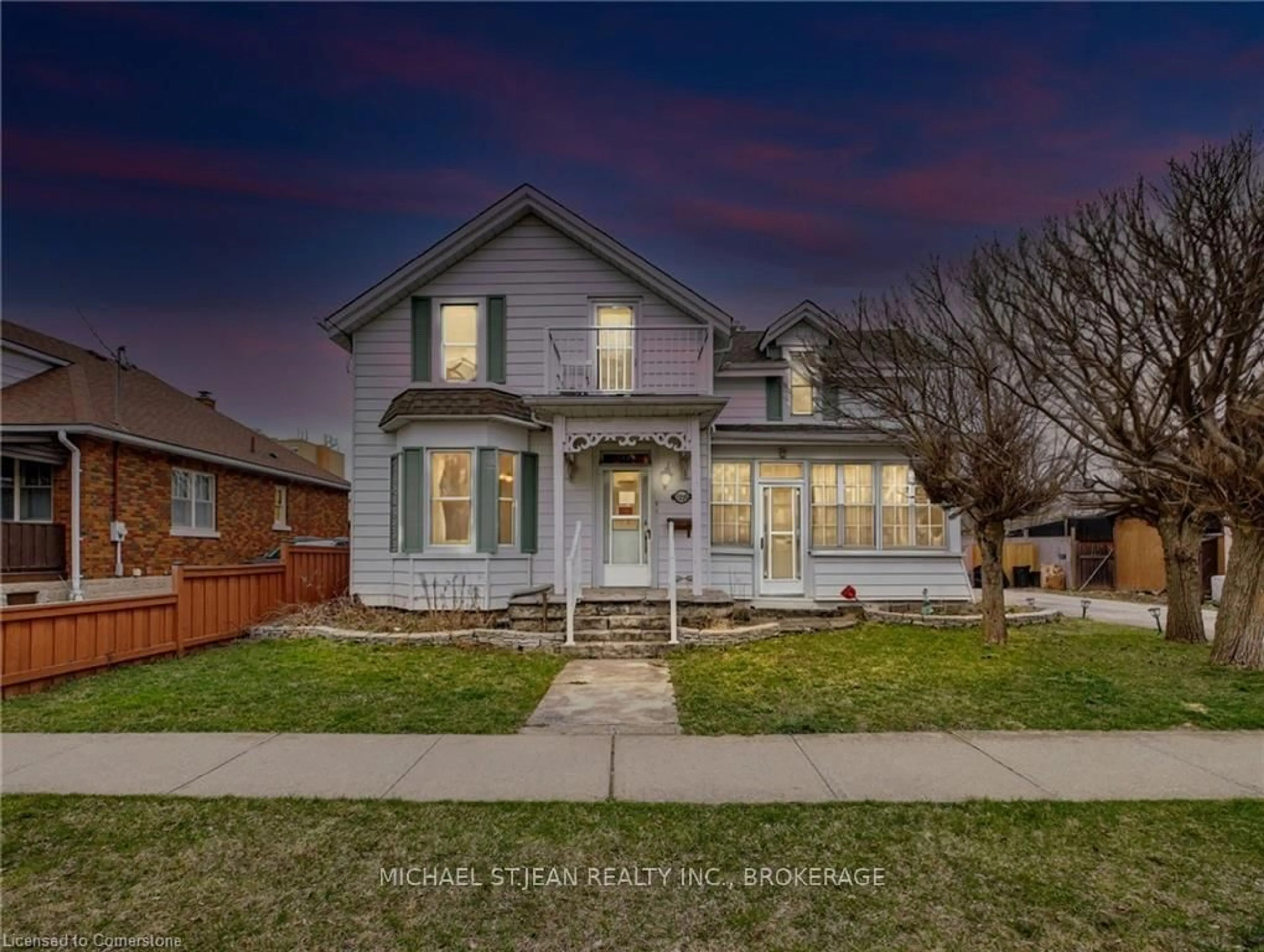 A pic from outside/outdoor area/front of a property/back of a property/a pic from drone, street for 1225 Queenston Rd, Cambridge Ontario N3H 3L3