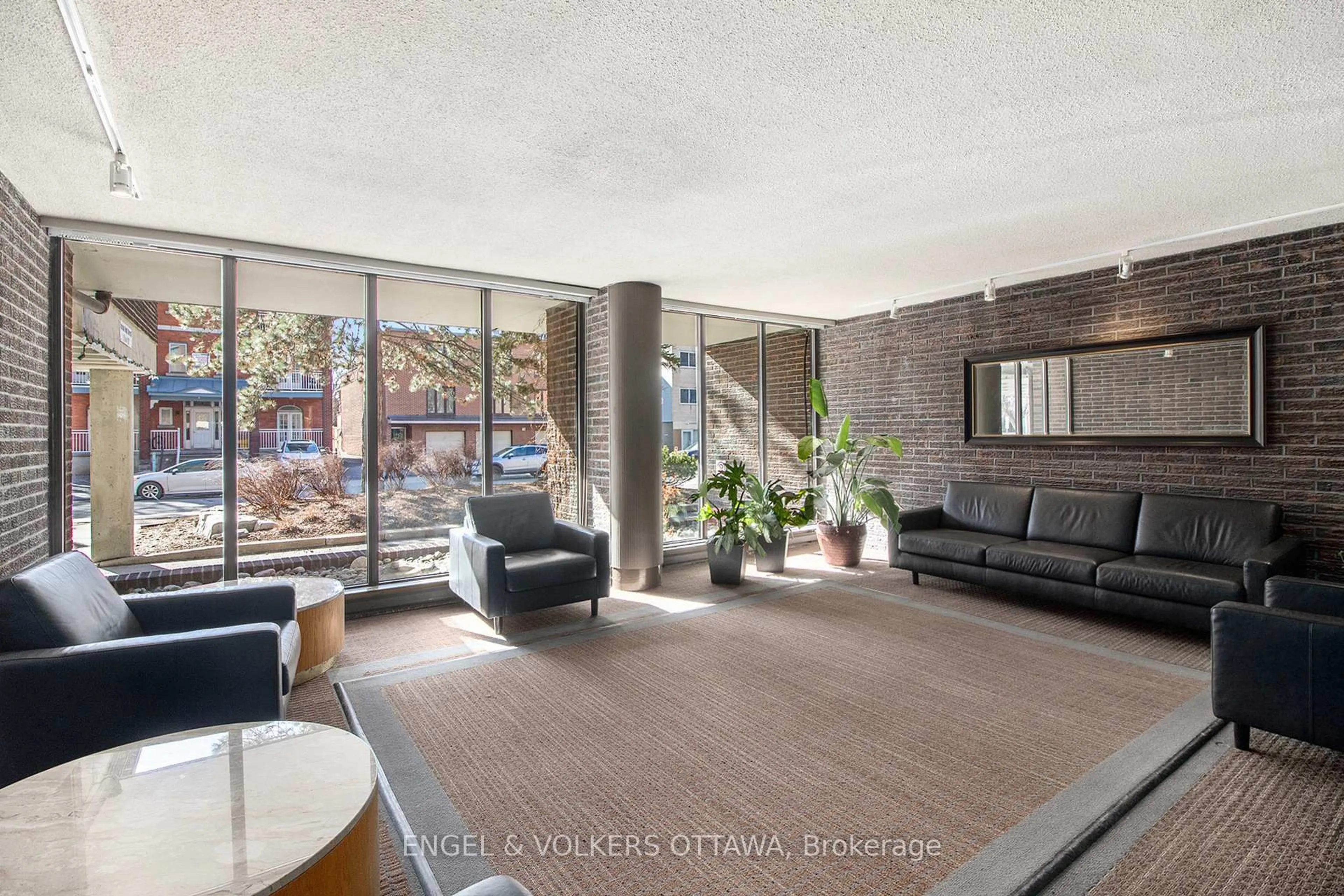 Unknown for 71 Somerset St #1106, Ottawa Ontario K2P 2G2