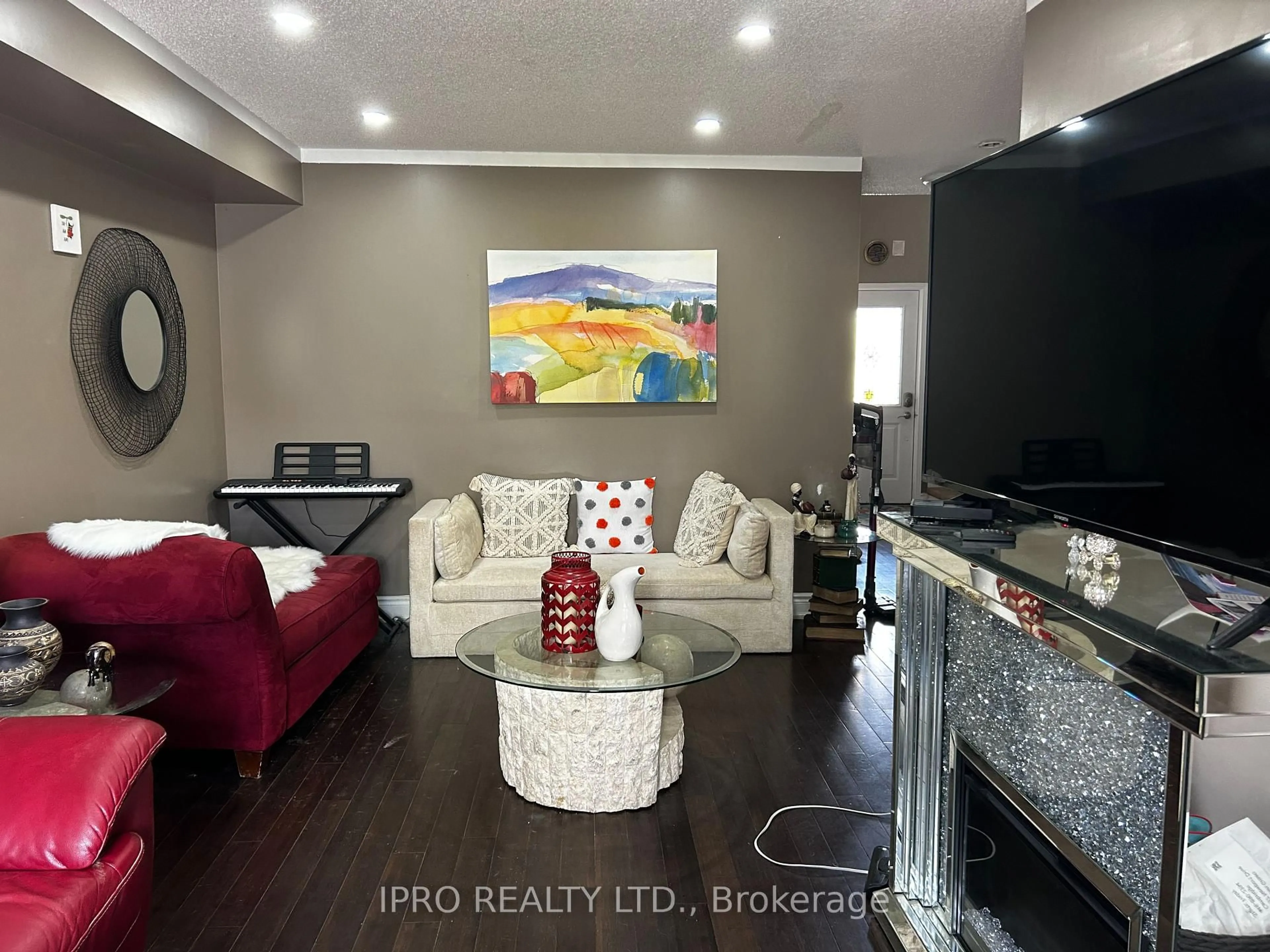 Living room with furniture, wood/laminate floor for 137 Newport Dr, Cambridge Ontario N3H 5S7