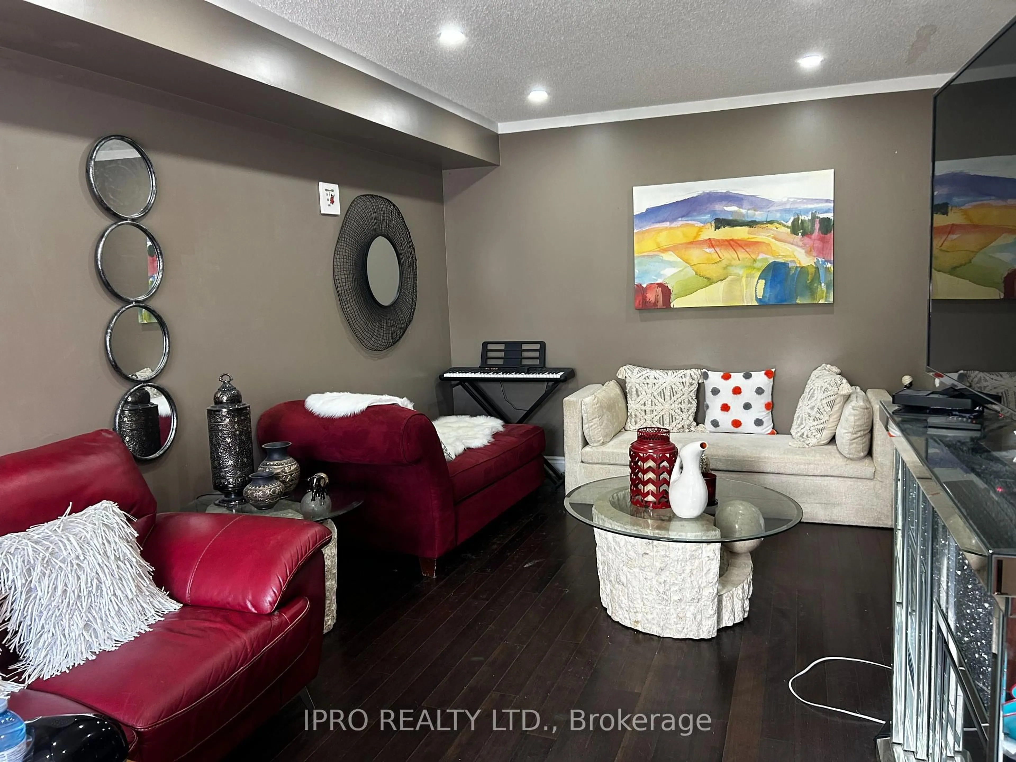 Living room with furniture, wood/laminate floor for 137 Newport Dr, Cambridge Ontario N3H 5S7