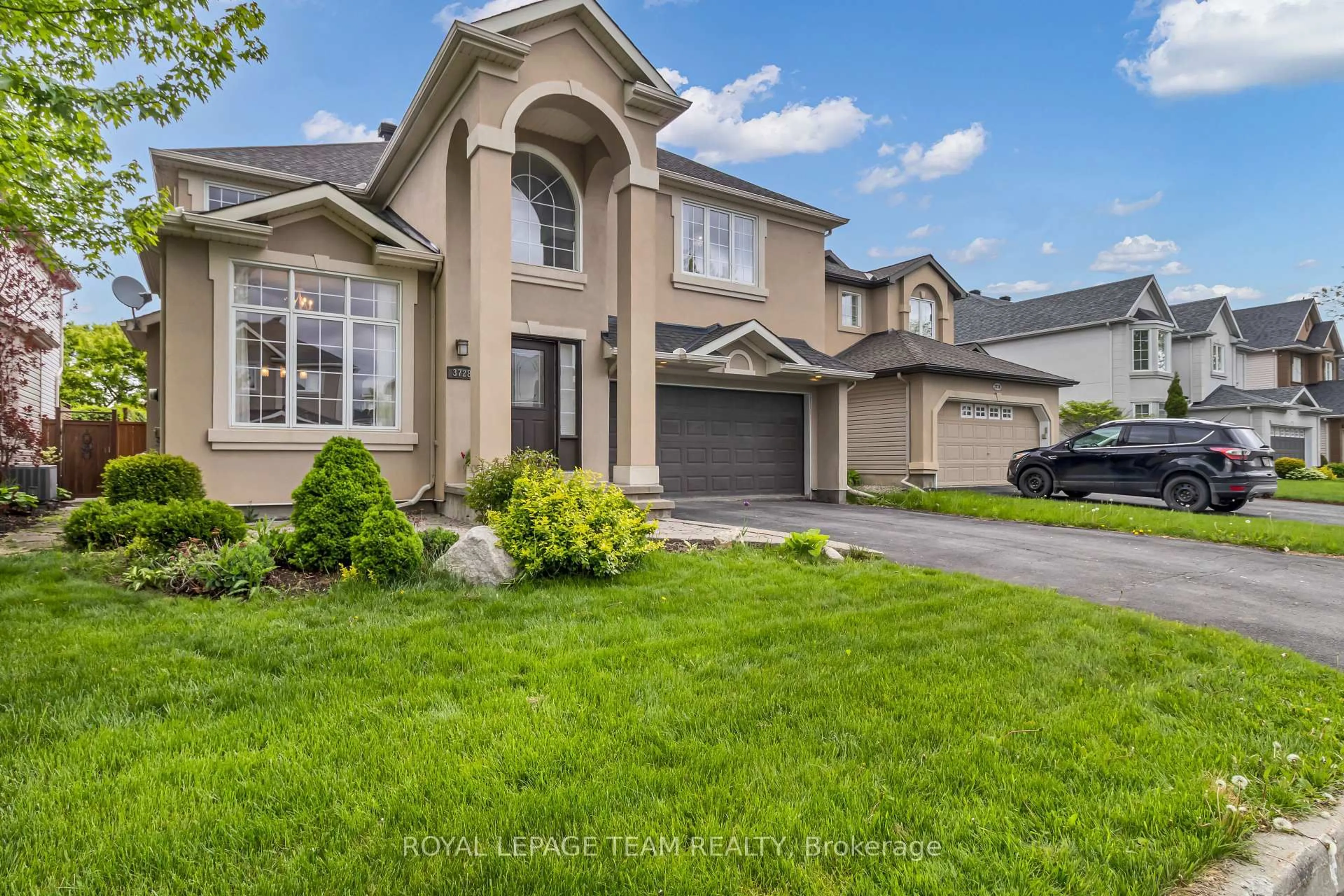 Home with vinyl exterior material, street for 3728 Mountain Meadows Cres, Gloucester Ontario K1V 1V7