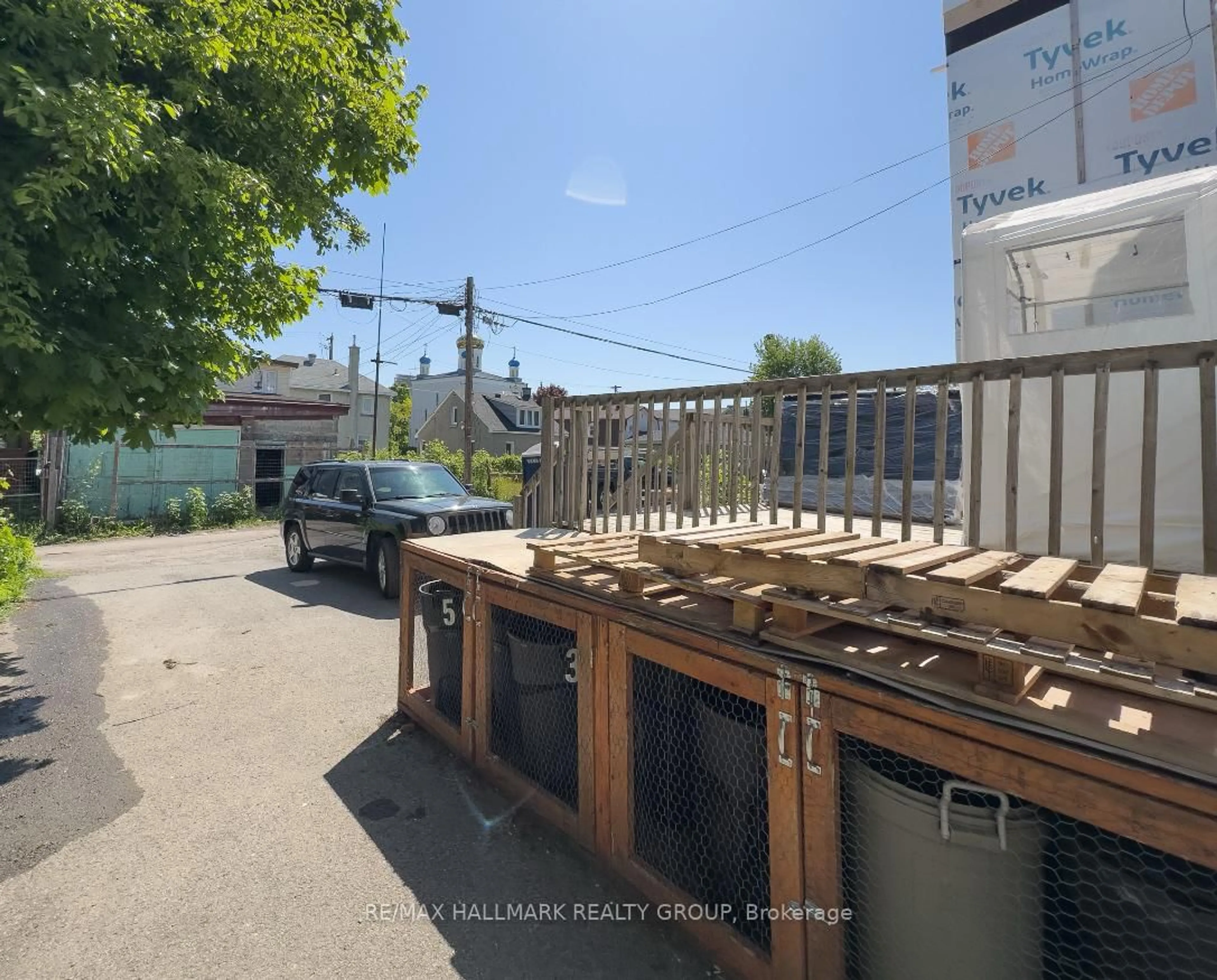 Unknown for 115 Carruthers Ave, Ottawa Ontario K1Y 1N4