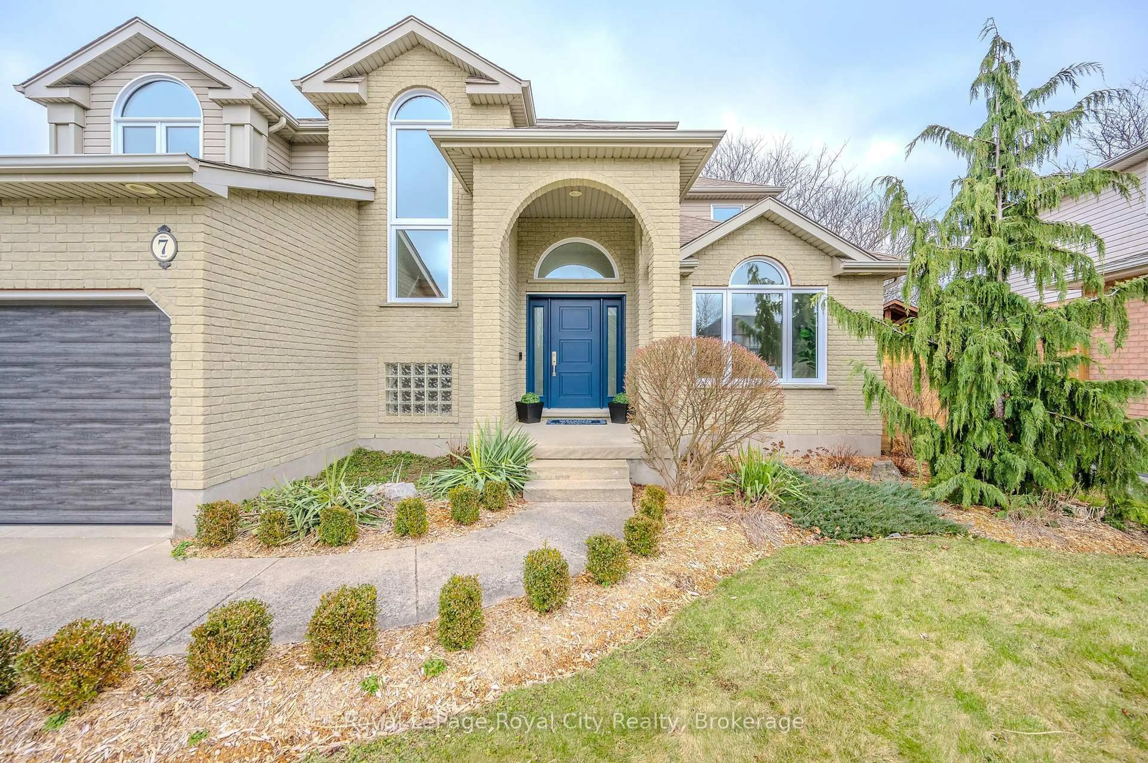 Home with brick exterior material, street for 7 Elderberry Crt, Guelph Ontario N1L 1K3