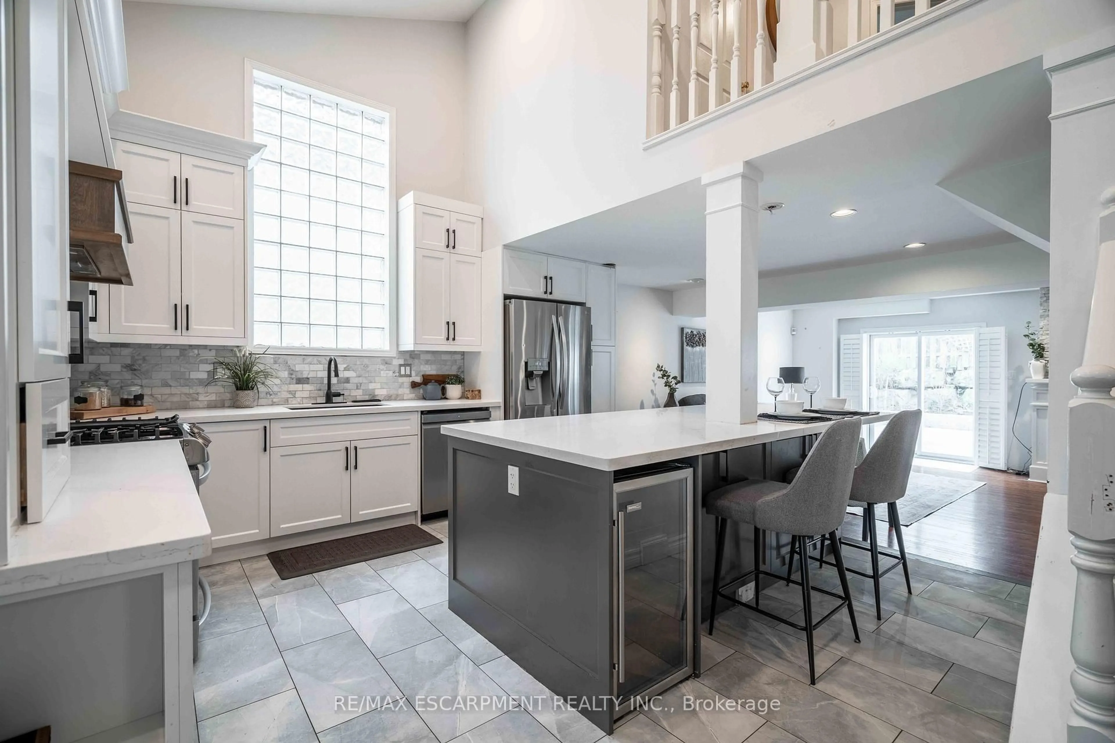 Open concept kitchen, ceramic/tile floor for 304 Acadia Dr, Hamilton Ontario L8W 3L1