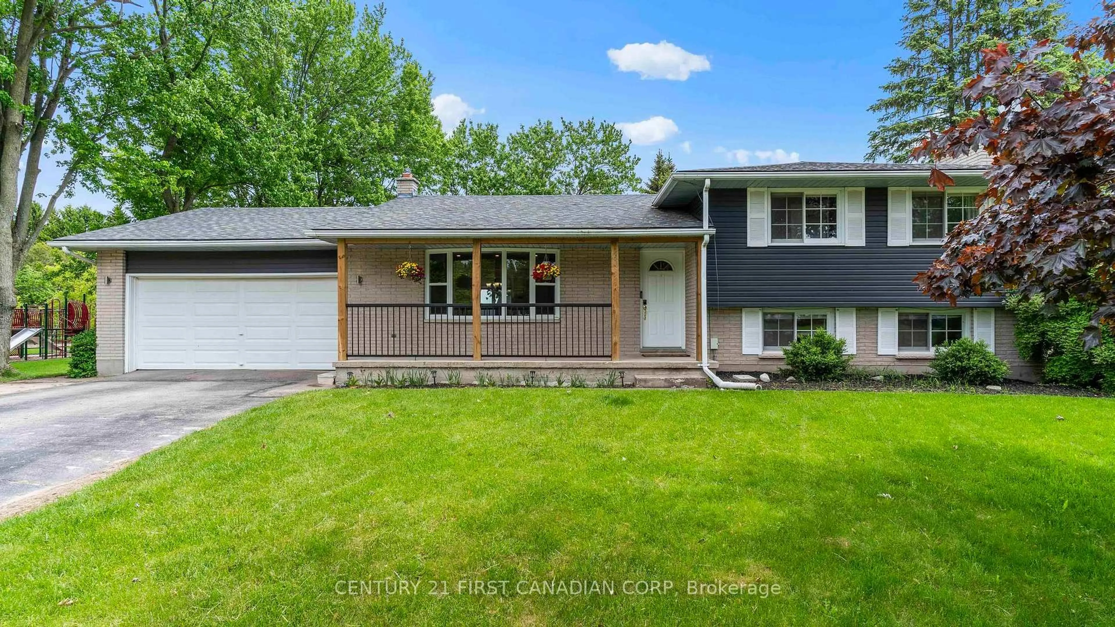 Home with vinyl exterior material, street for 741 GLOVER Cres, Strathroy Caradoc Ontario N0L 1W0